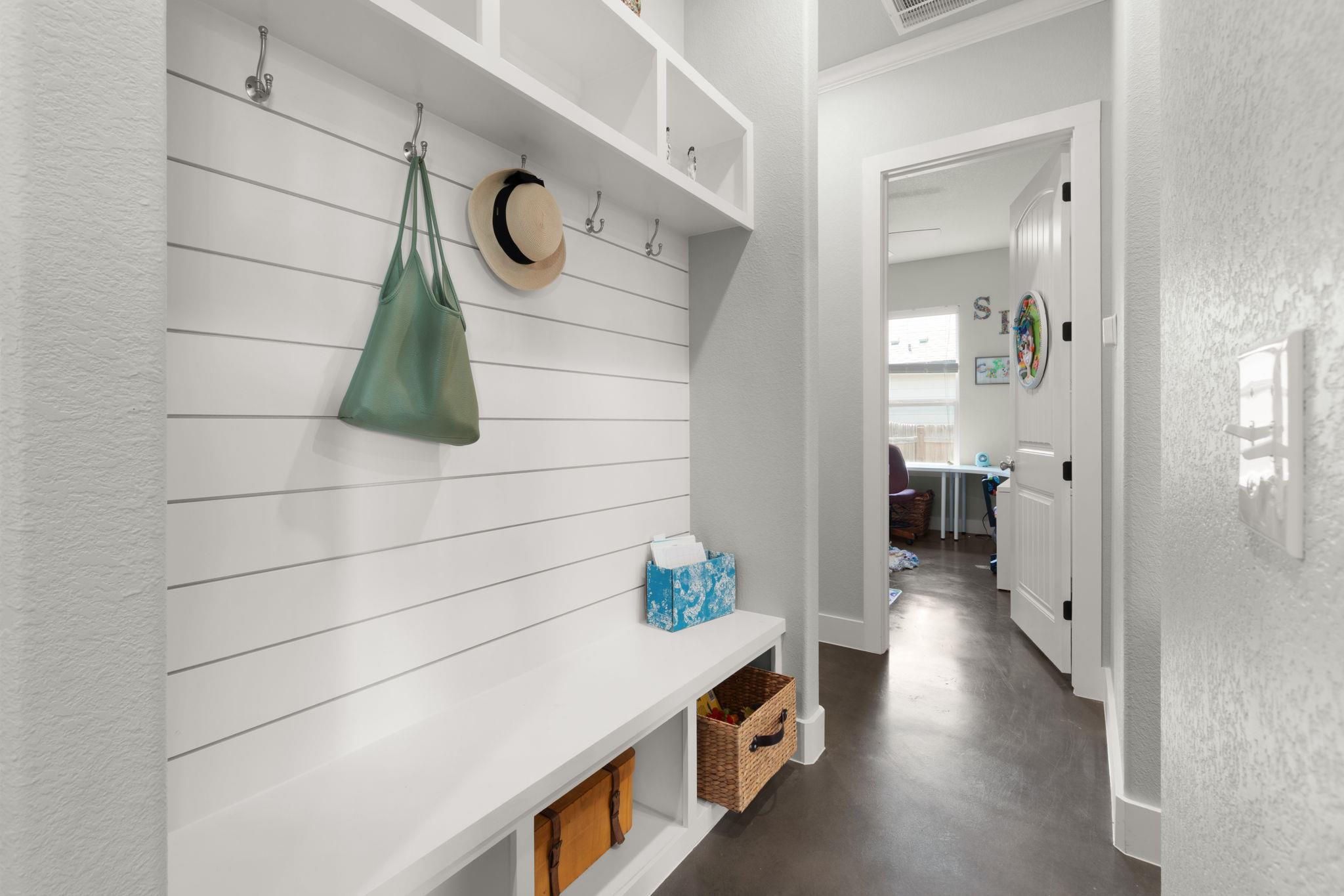 104 N Thomas Cv, Burnet, TX 78611