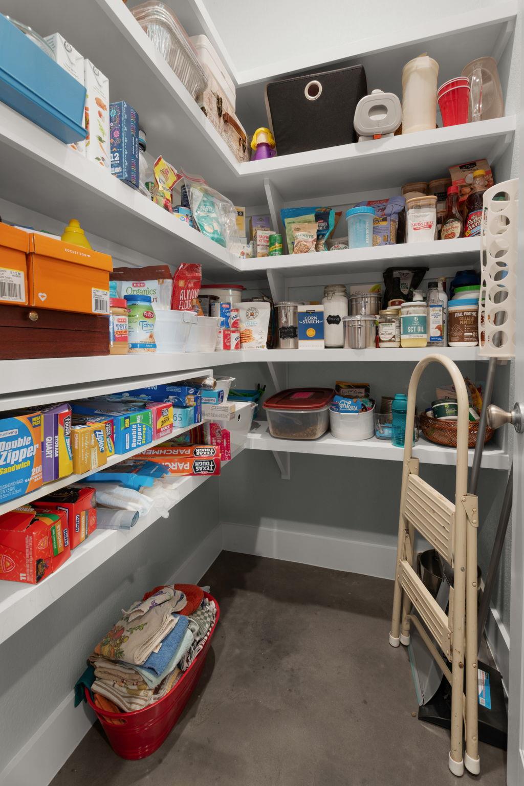 104 N Thomas Cv, Burnet, TX 78611