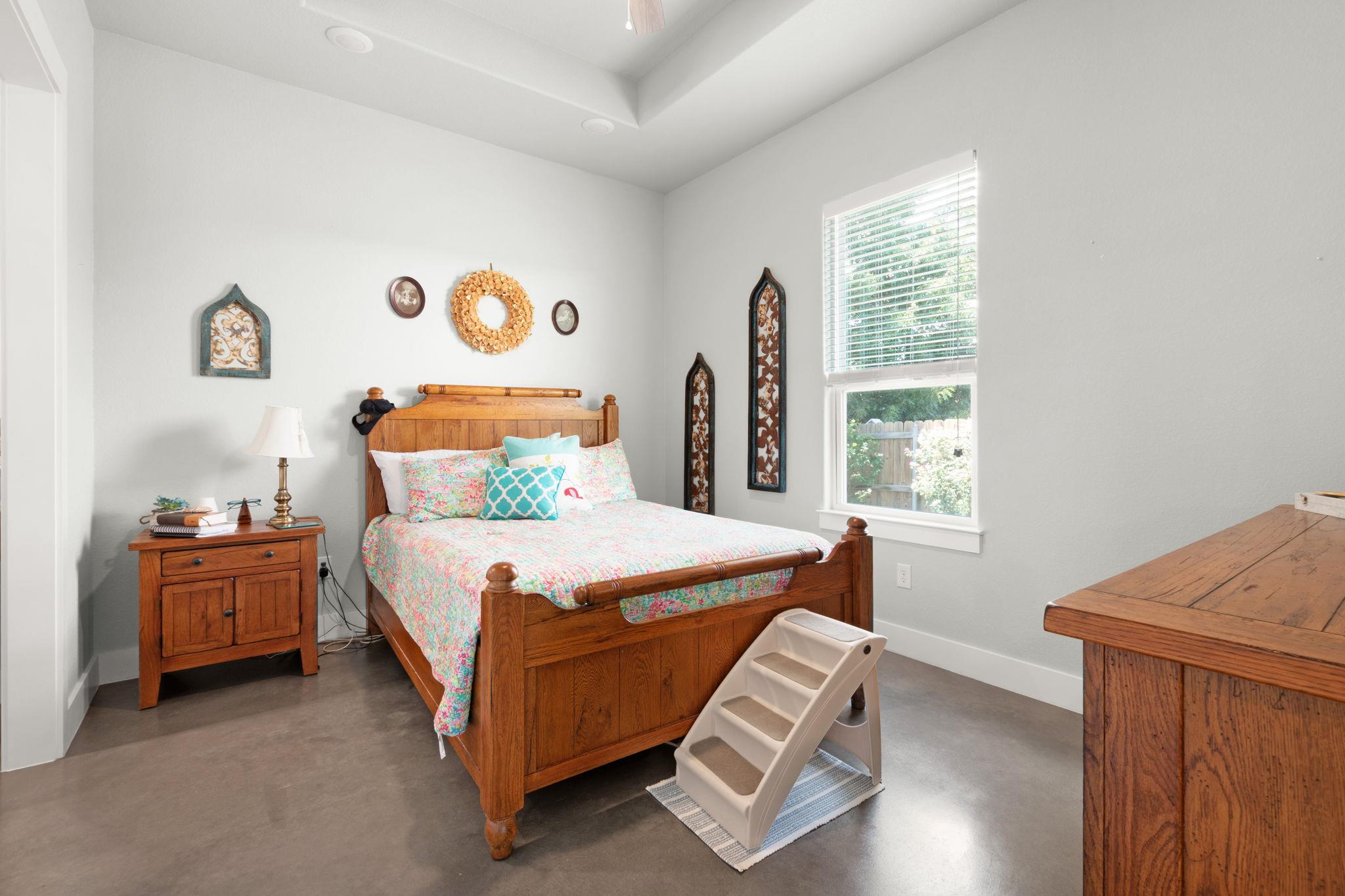 104 N Thomas Cv, Burnet, TX 78611