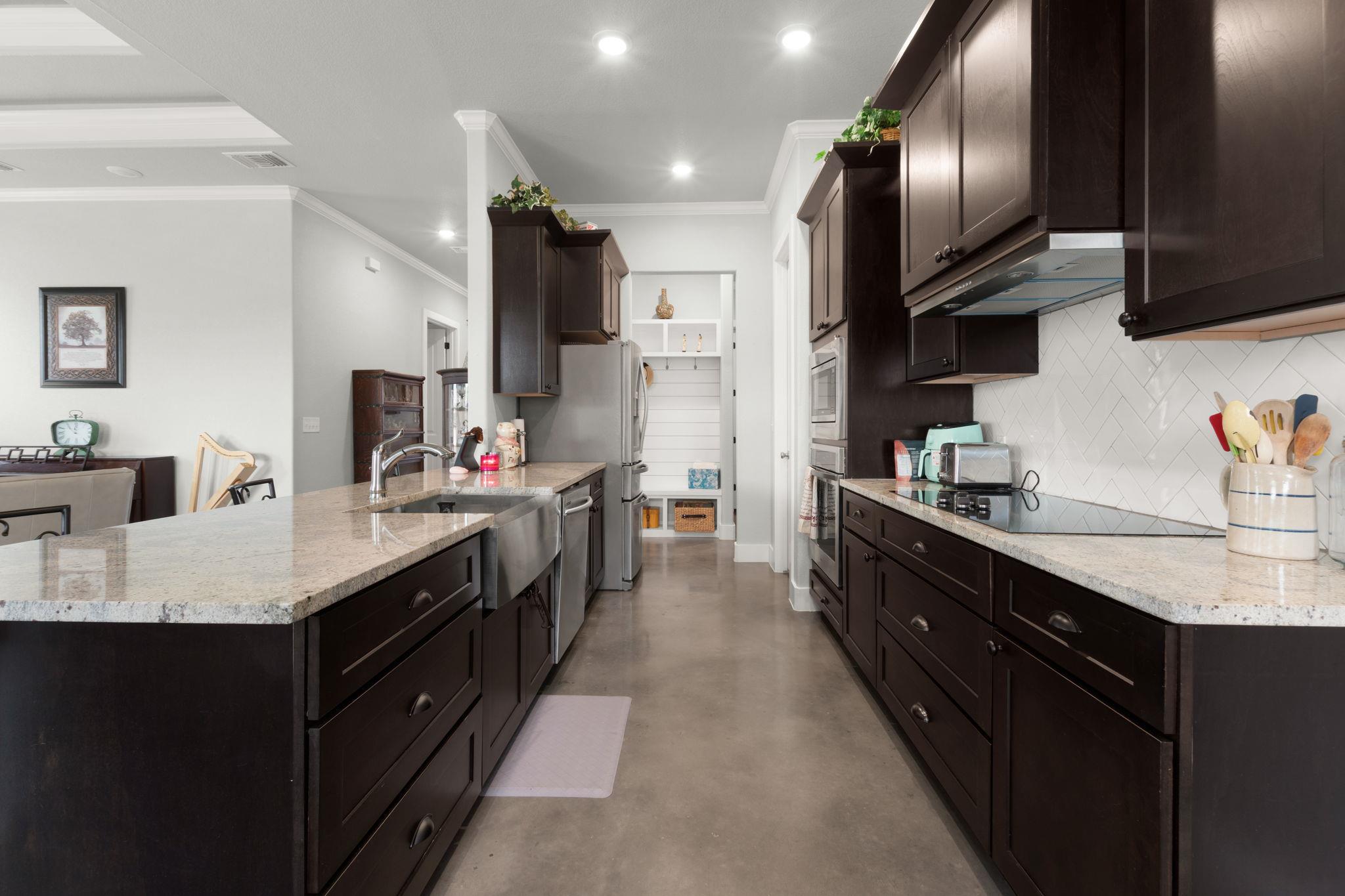 104 N Thomas Cv, Burnet, TX 78611