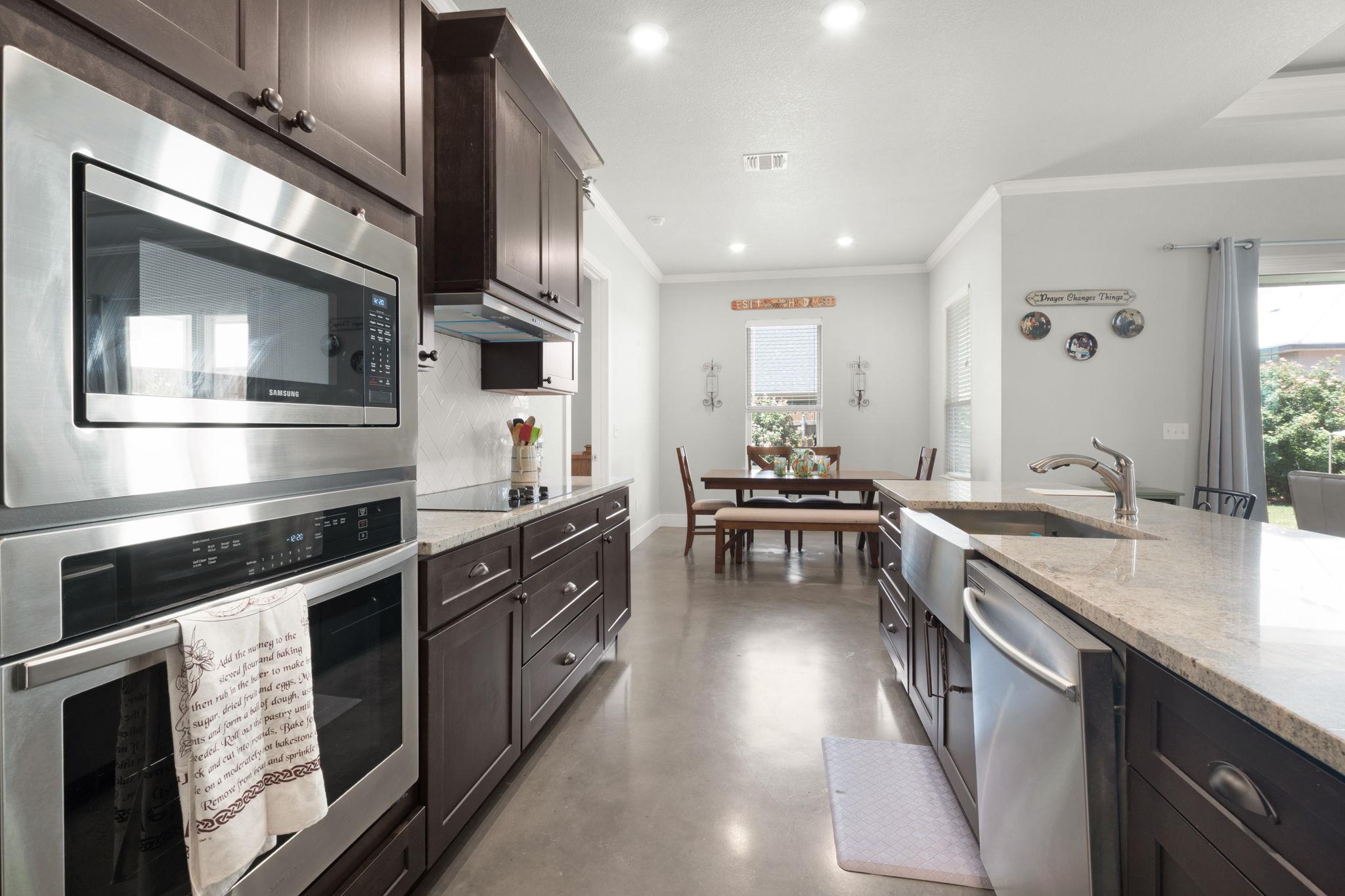 104 N Thomas Cv, Burnet, TX 78611