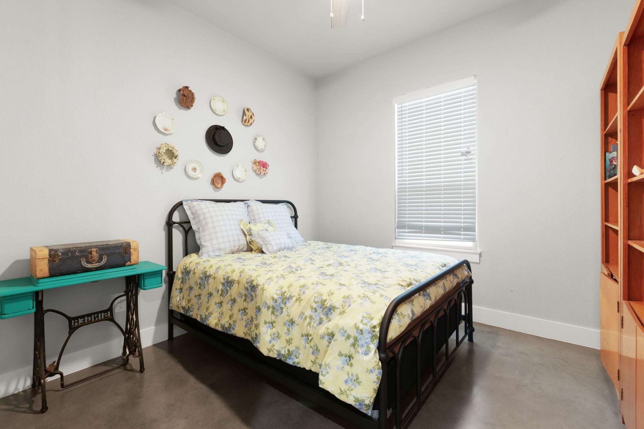 104 N Thomas Cv, Burnet, TX 78611