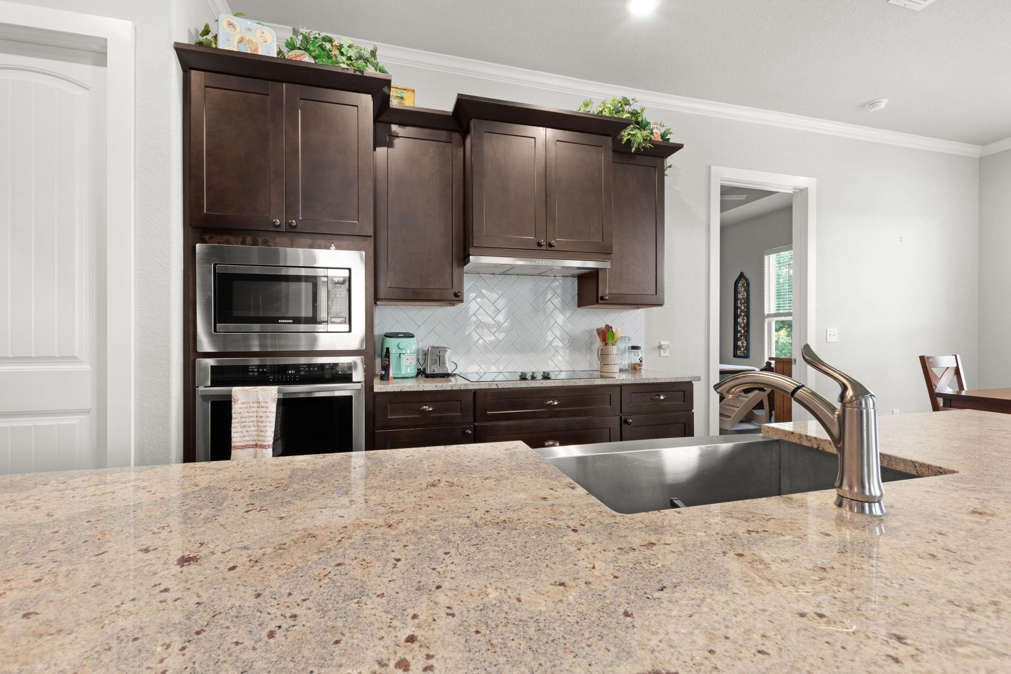 104 N Thomas Cv, Burnet, TX 78611