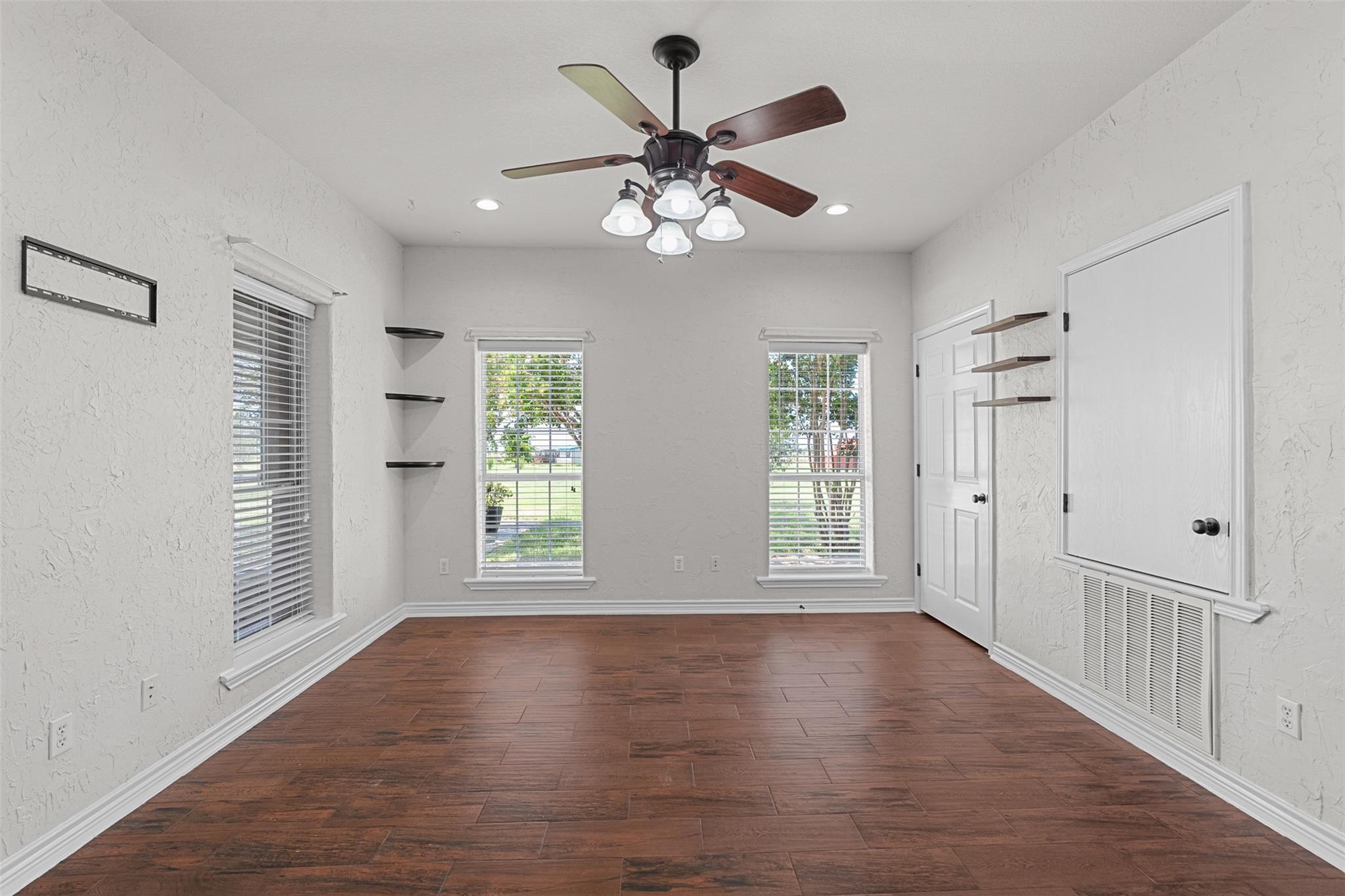 876 S St Joseph Rd, Burlington, TX 76519