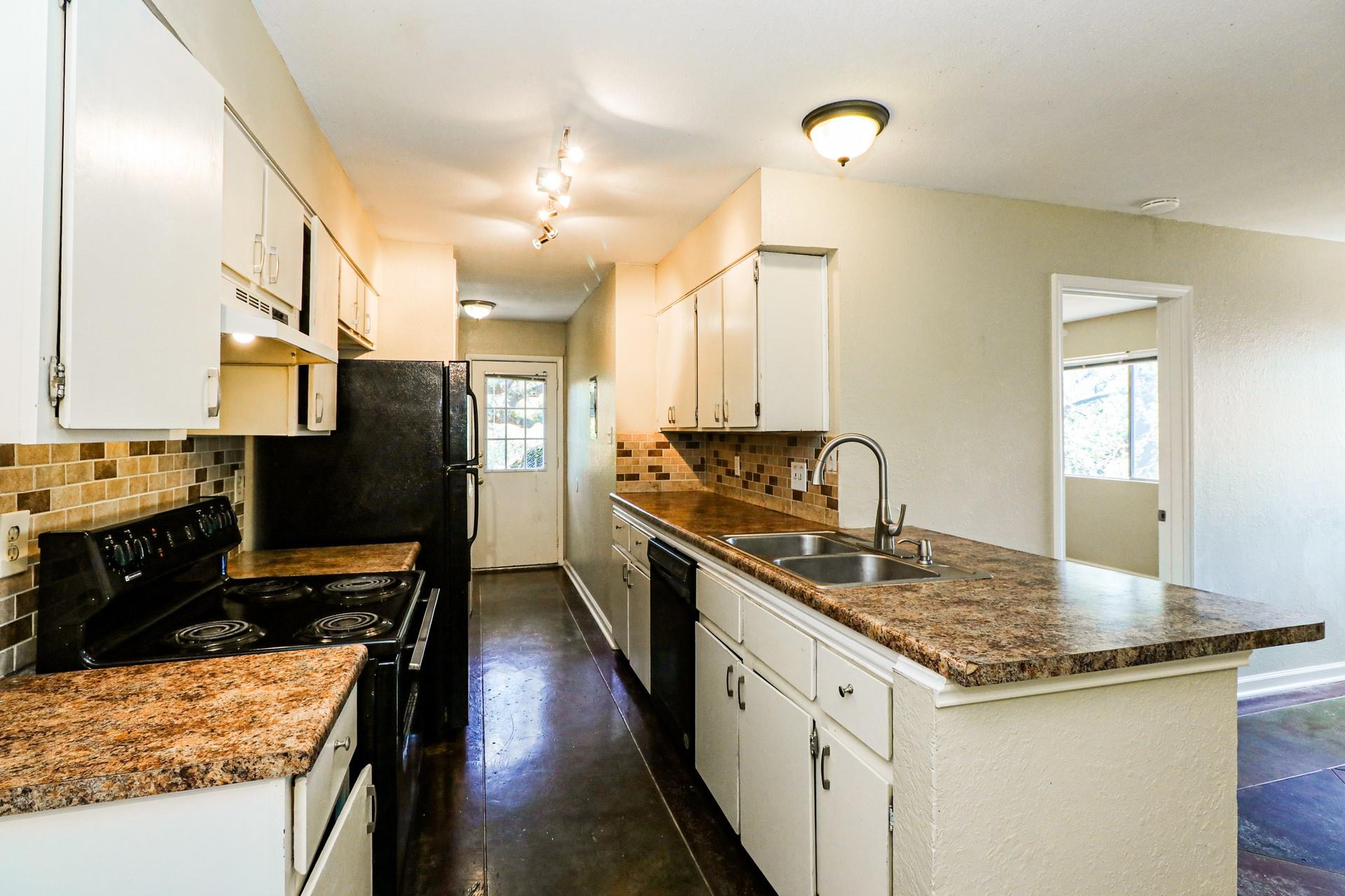 9903 Hundred Oaks Cir, Austin, TX 78750