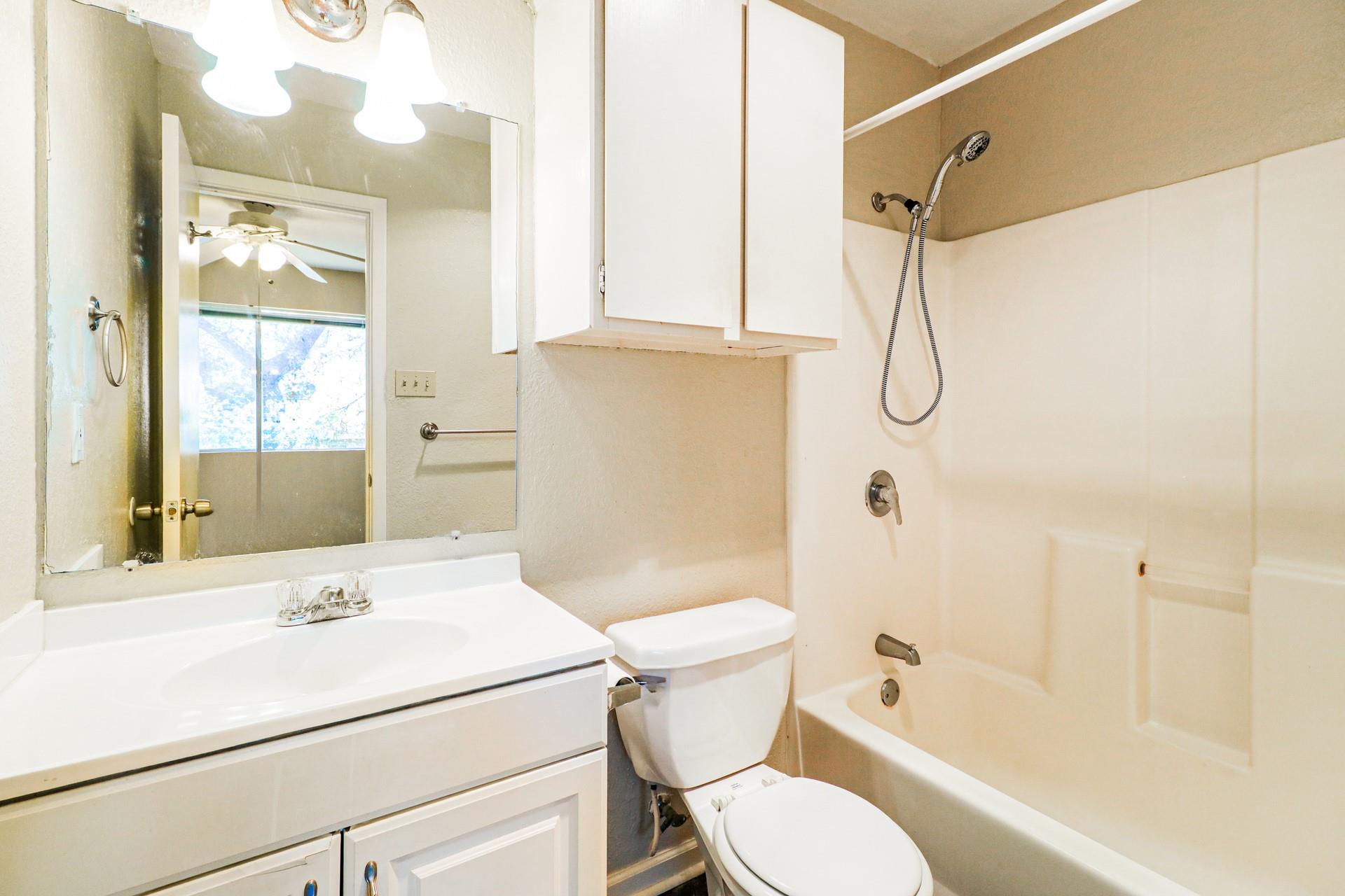 9903 Hundred Oaks Cir, Austin, TX 78750