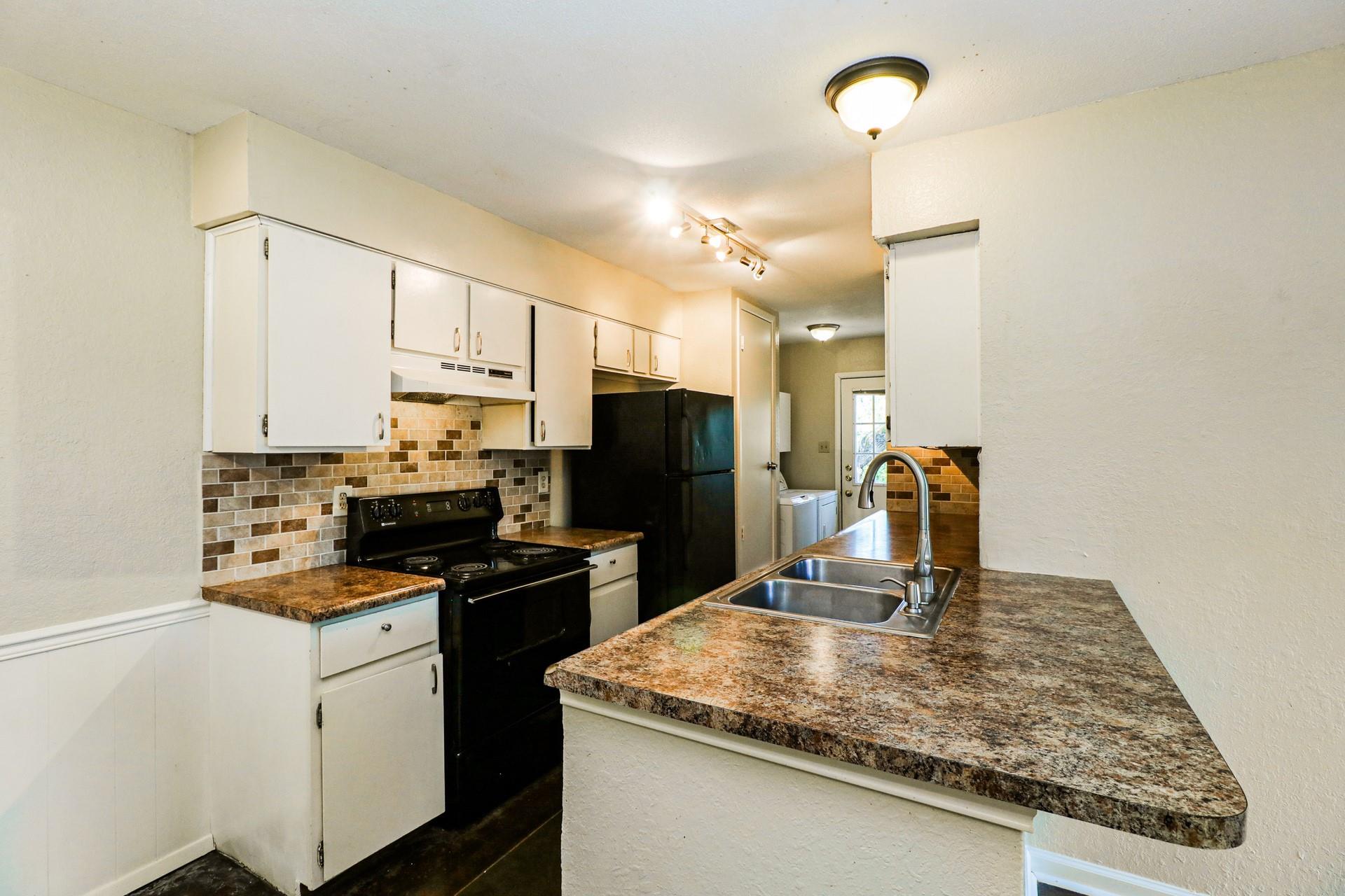 9903 Hundred Oaks Cir, Austin, TX 78750