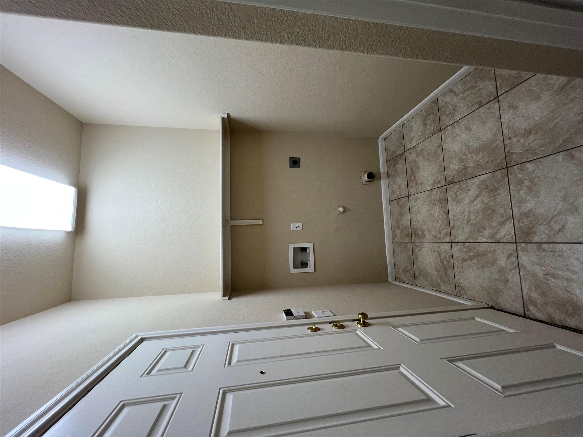 129 Holmstrom St, Hutto, TX 78634