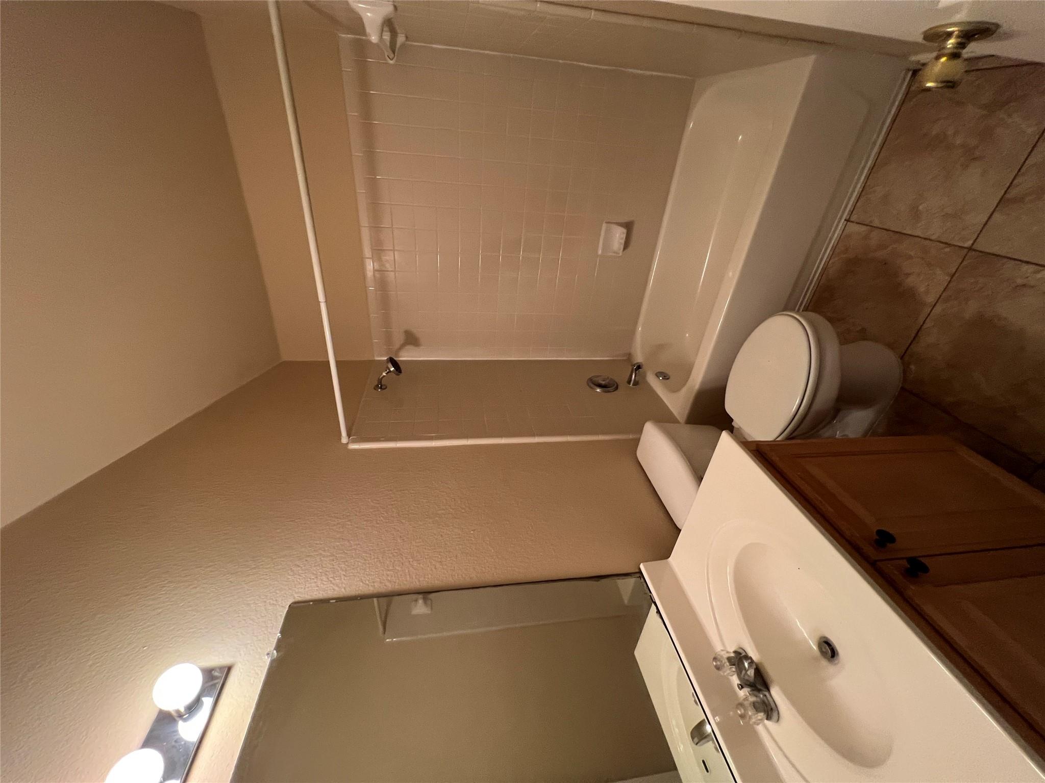 129 Holmstrom St, Hutto, TX 78634