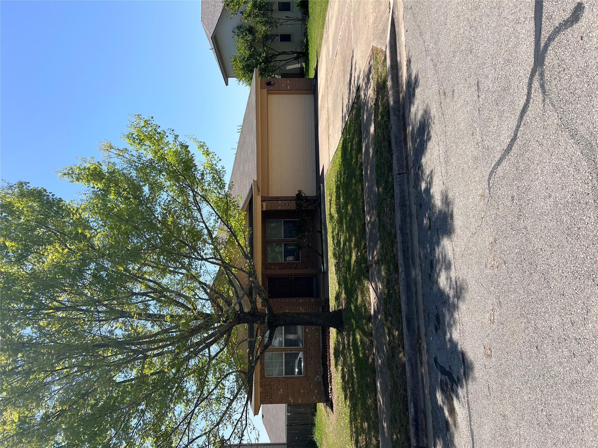 129 Holmstrom St, Hutto, TX 78634