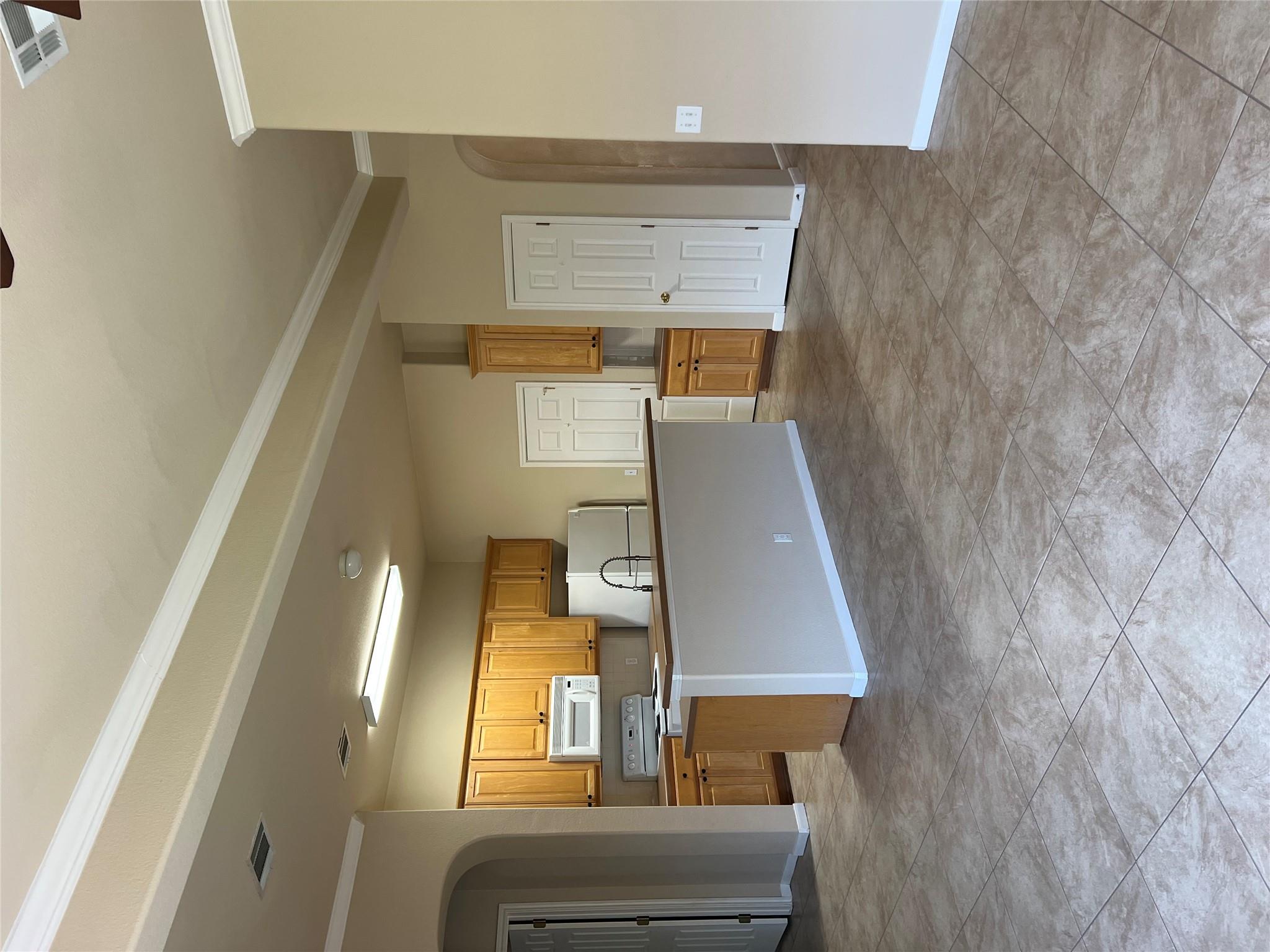 129 Holmstrom St, Hutto, TX 78634