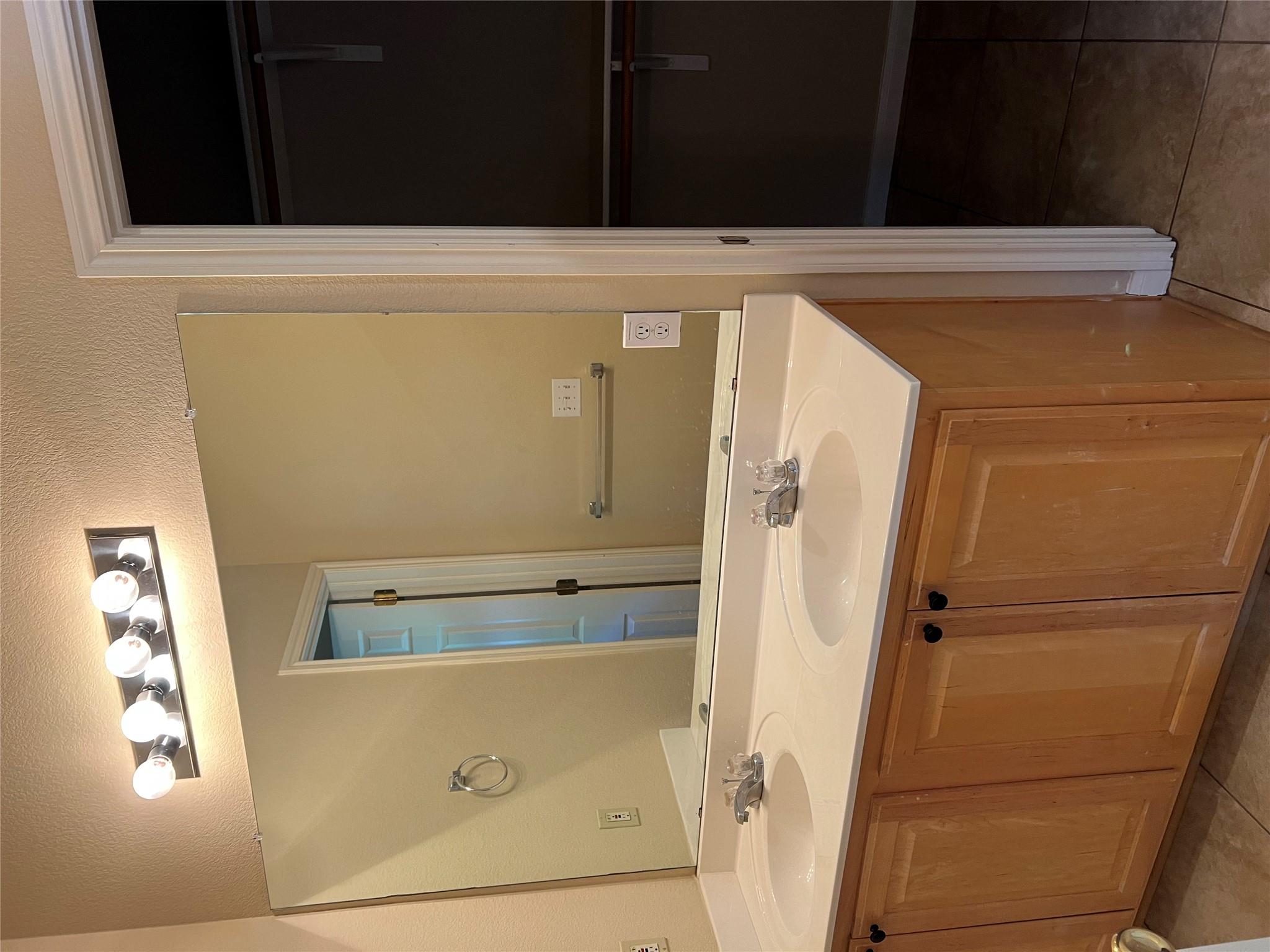 129 Holmstrom St, Hutto, TX 78634