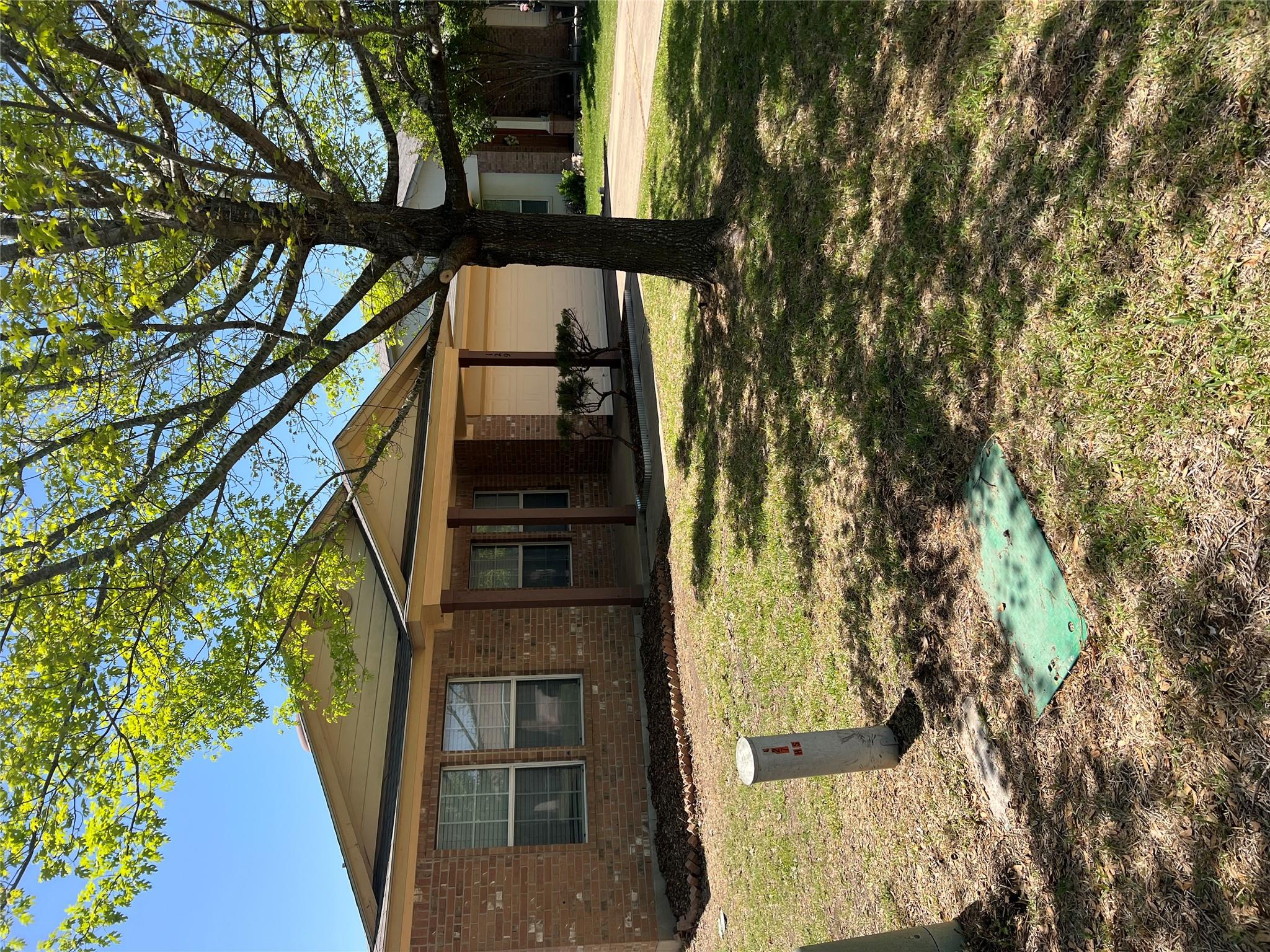129 Holmstrom St, Hutto, TX 78634