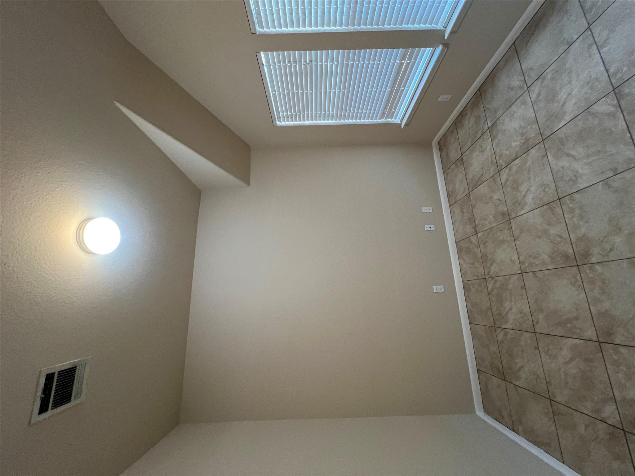 129 Holmstrom St, Hutto, TX 78634