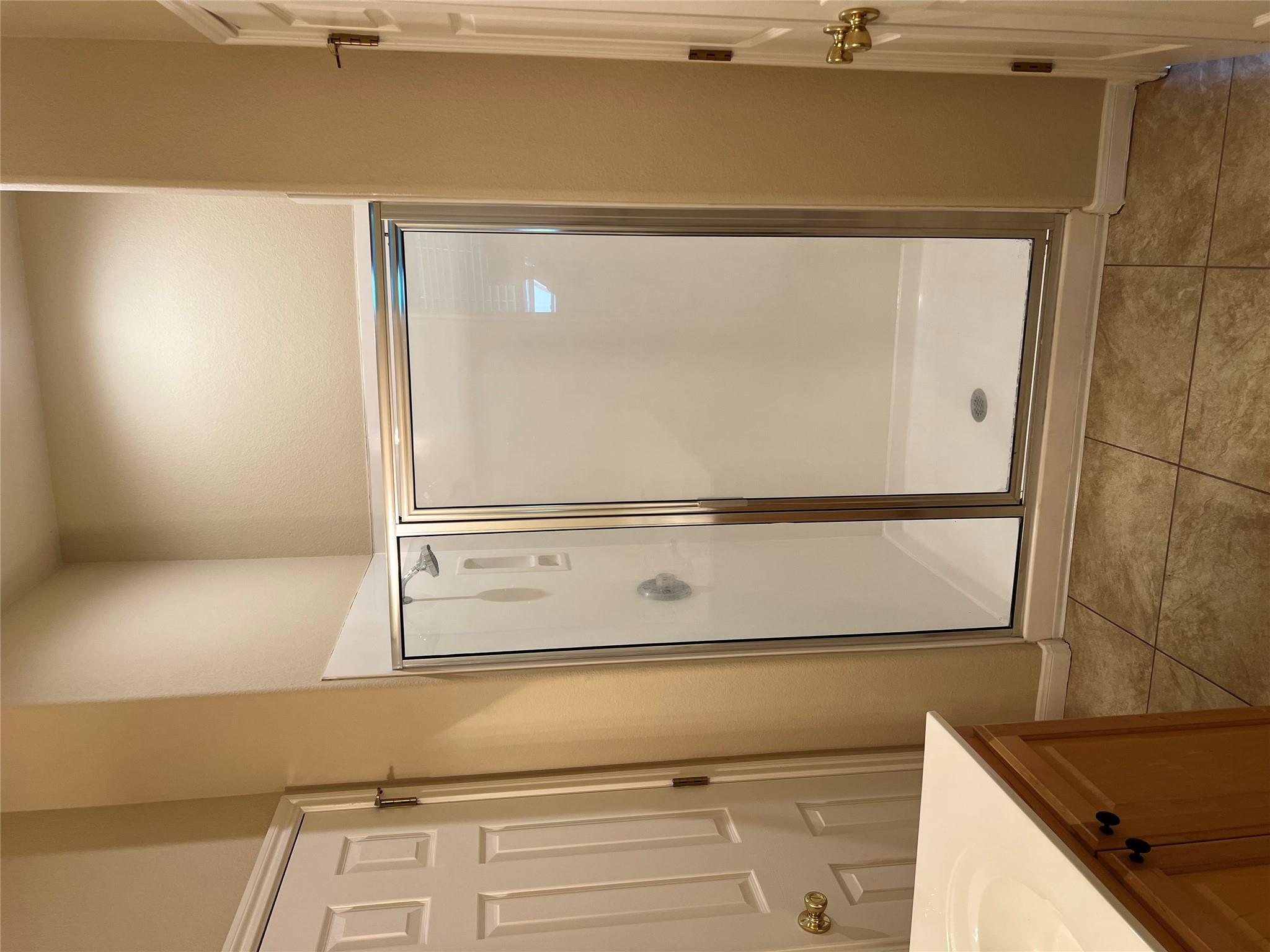 129 Holmstrom St, Hutto, TX 78634