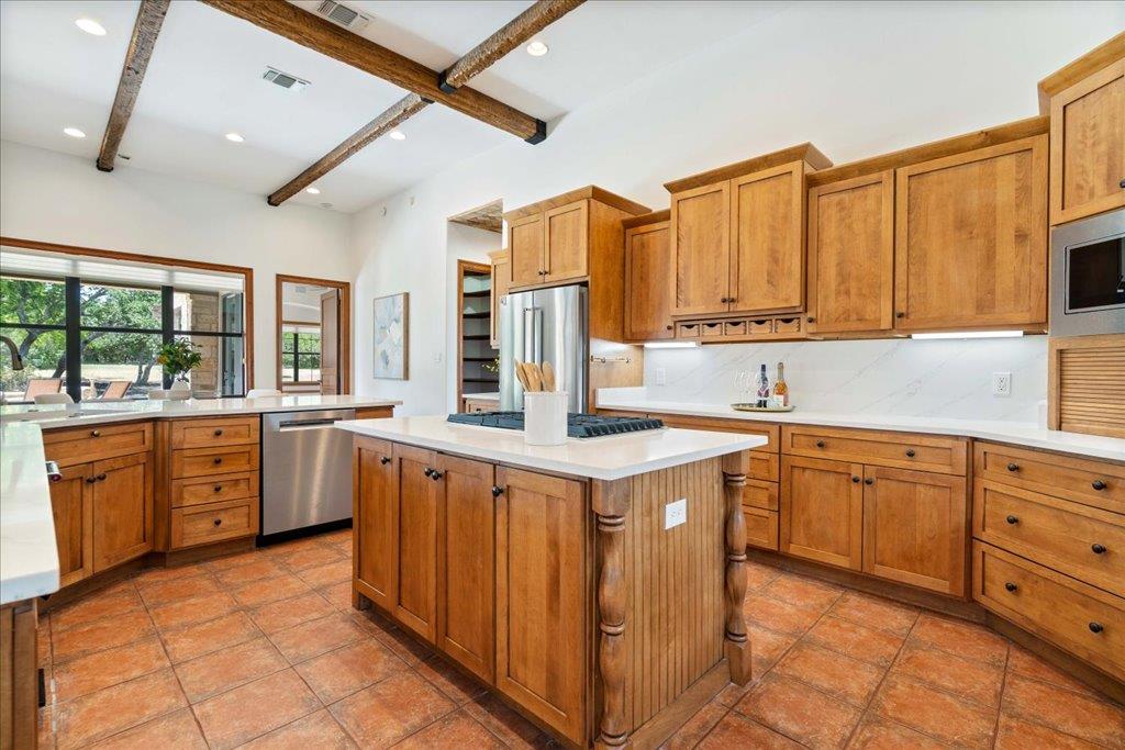 1525 Springlake Dr, Dripping Springs, TX 78620