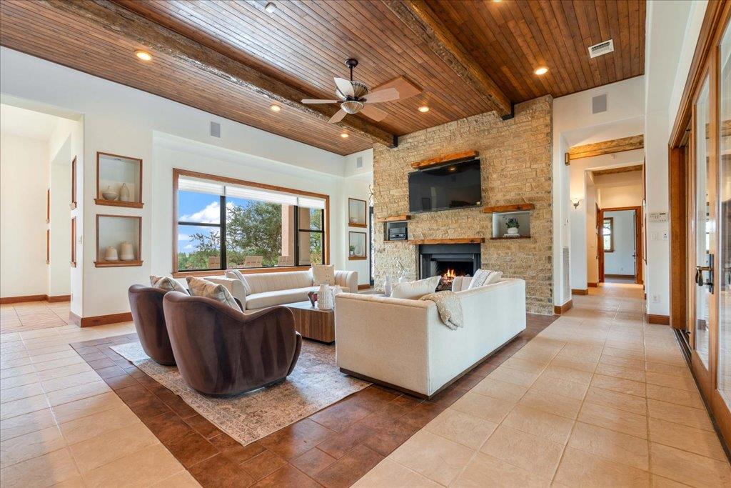 1525 Springlake Dr, Dripping Springs, TX 78620