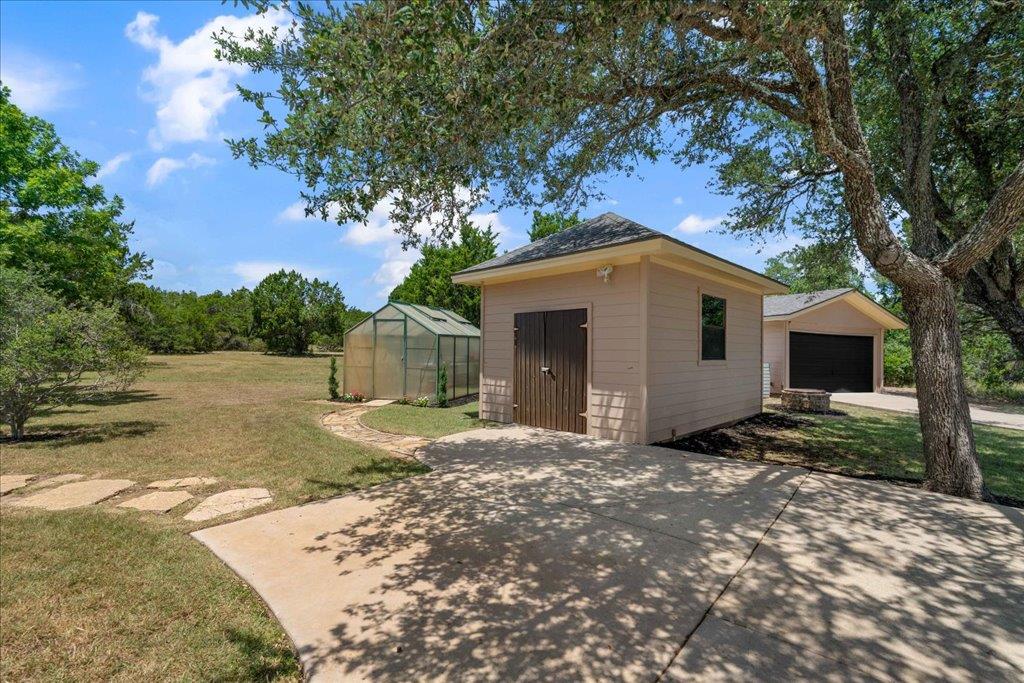 1525 Springlake Dr, Dripping Springs, TX 78620