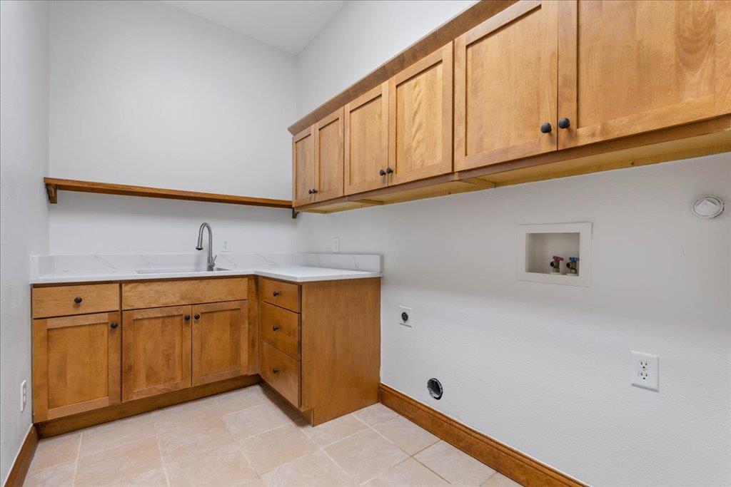 1525 Springlake Dr, Dripping Springs, TX 78620