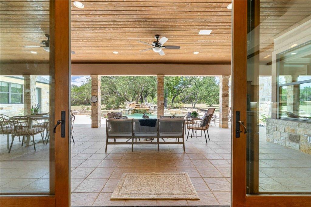 1525 Springlake Dr, Dripping Springs, TX 78620
