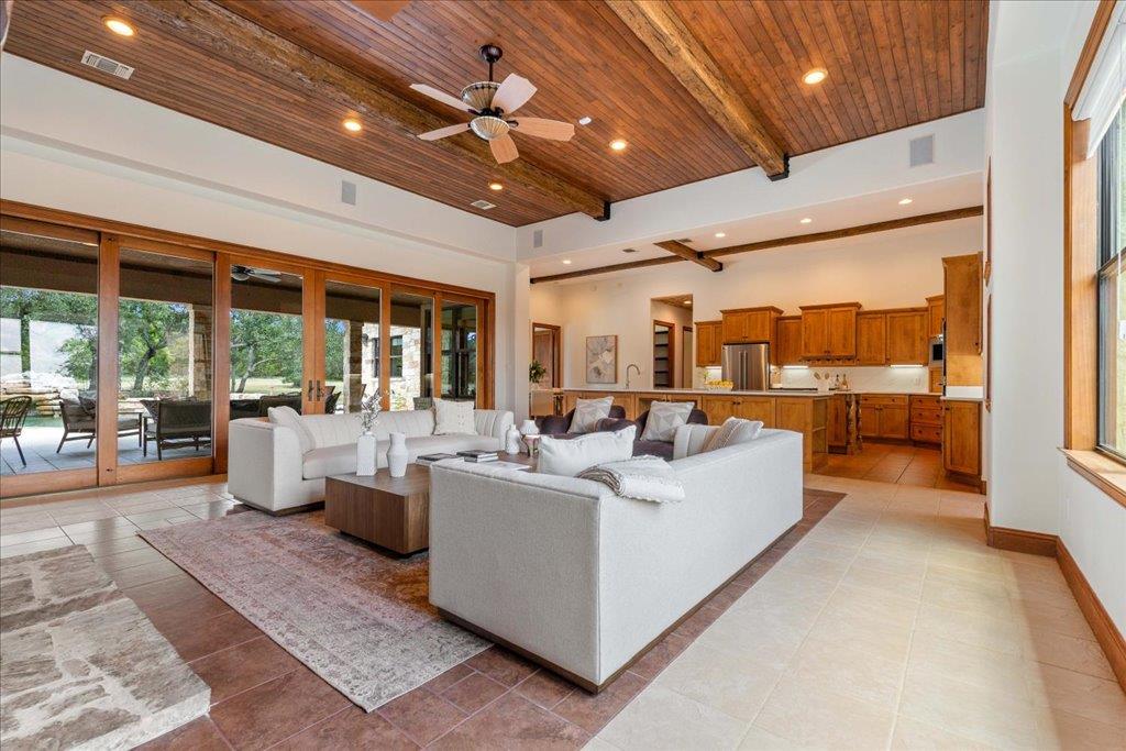 1525 Springlake Dr, Dripping Springs, TX 78620