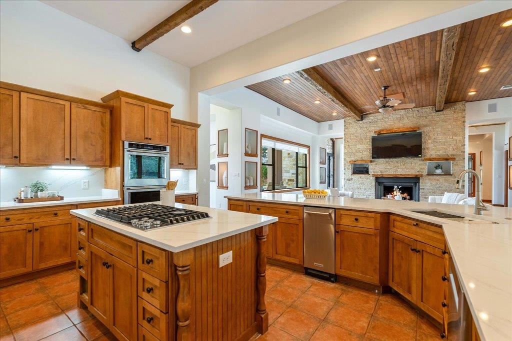 1525 Springlake Dr, Dripping Springs, TX 78620