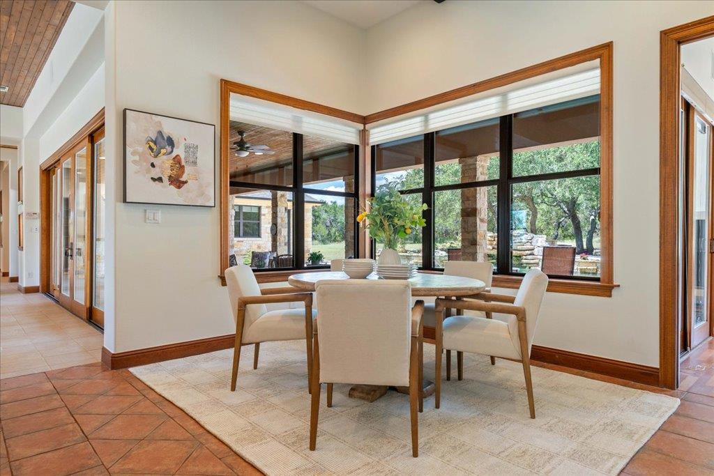 1525 Springlake Dr, Dripping Springs, TX 78620