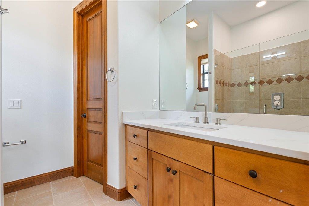 1525 Springlake Dr, Dripping Springs, TX 78620