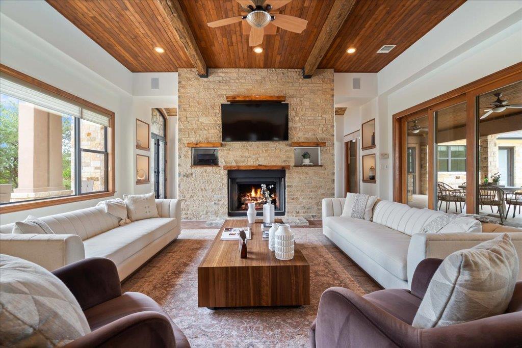1525 Springlake Dr, Dripping Springs, TX 78620