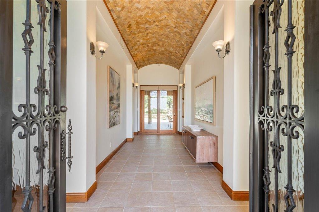 1525 Springlake Dr, Dripping Springs, TX 78620