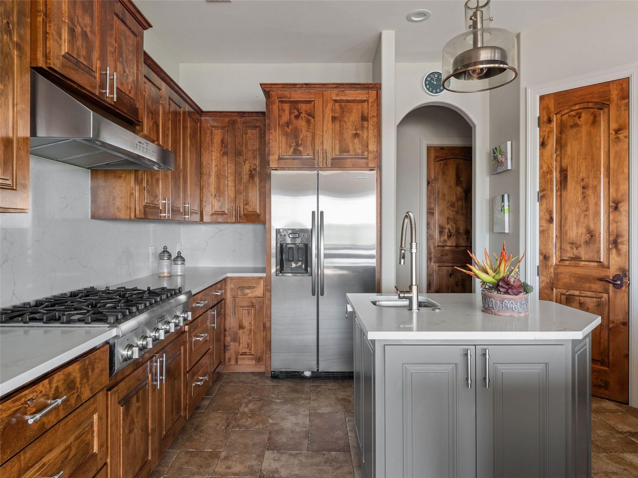 601 Wesley Ridge Dr, Spicewood, TX 78669