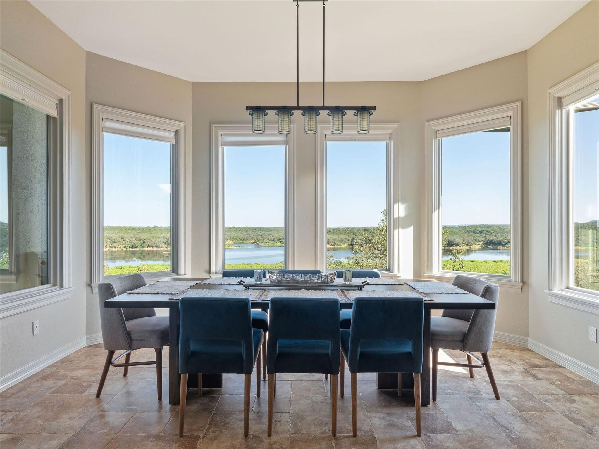 601 Wesley Ridge Dr, Spicewood, TX 78669