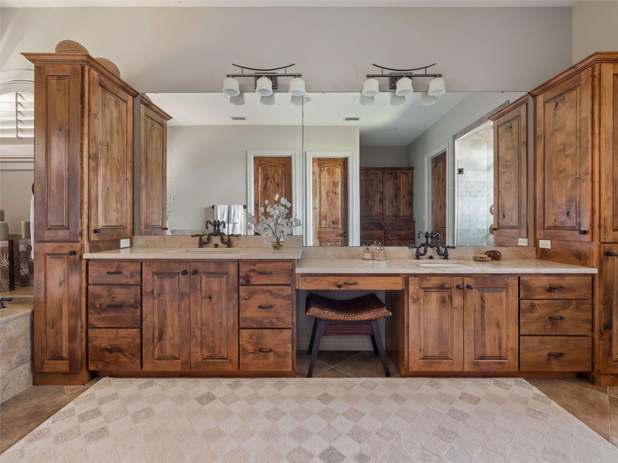 601 Wesley Ridge Dr, Spicewood, TX 78669