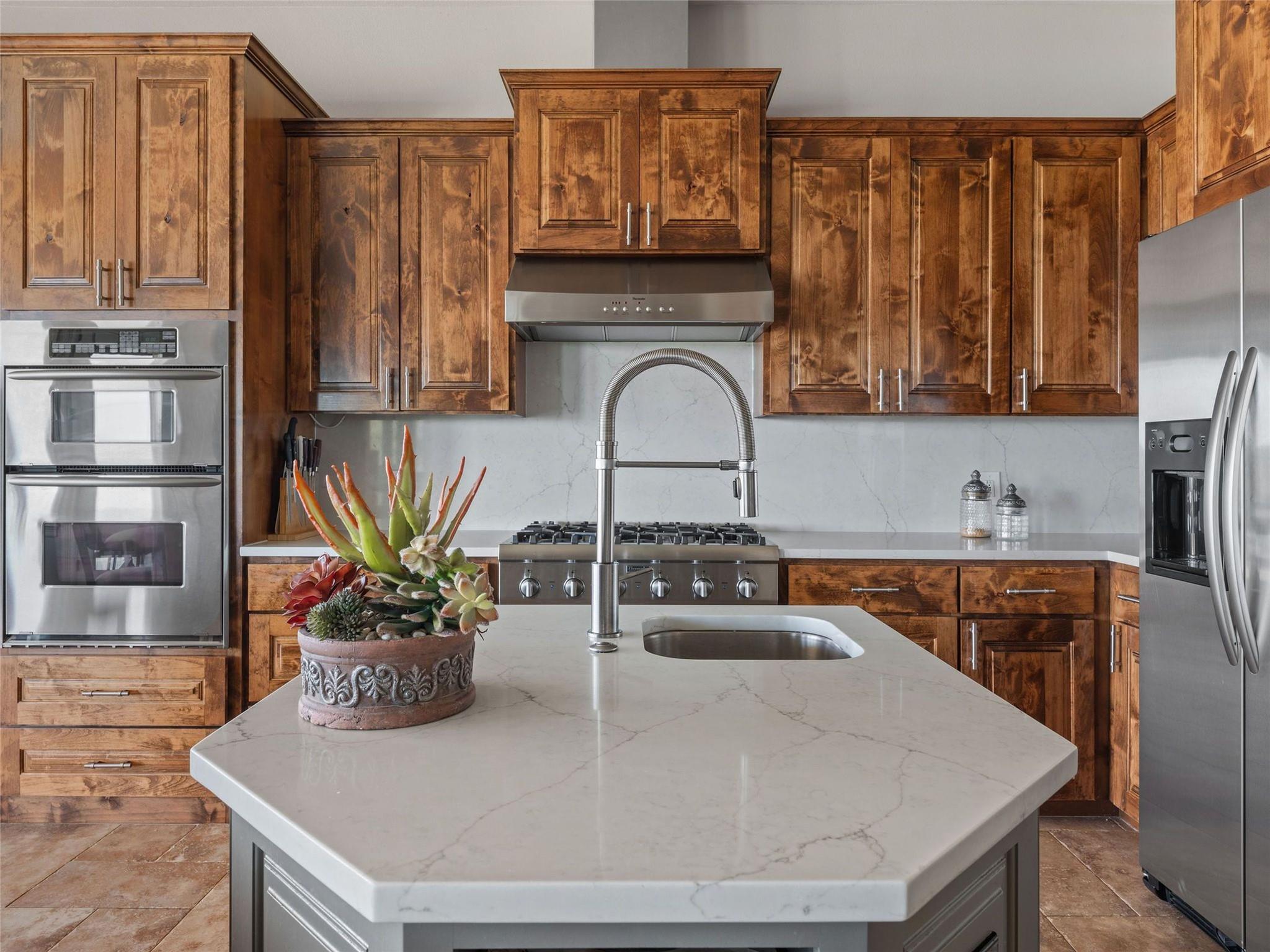 601 Wesley Ridge Dr, Spicewood, TX 78669