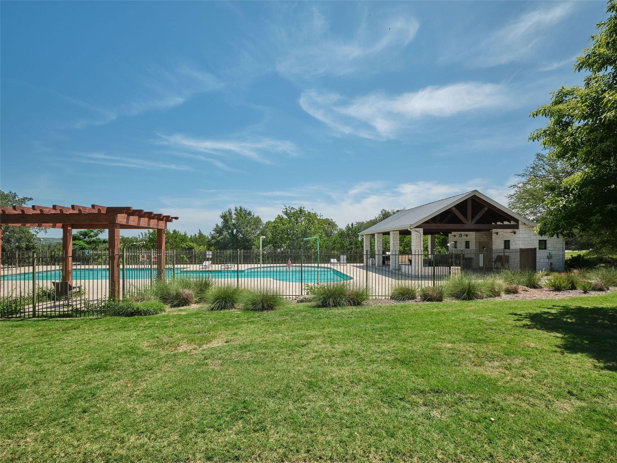 601 Wesley Ridge Dr, Spicewood, TX 78669