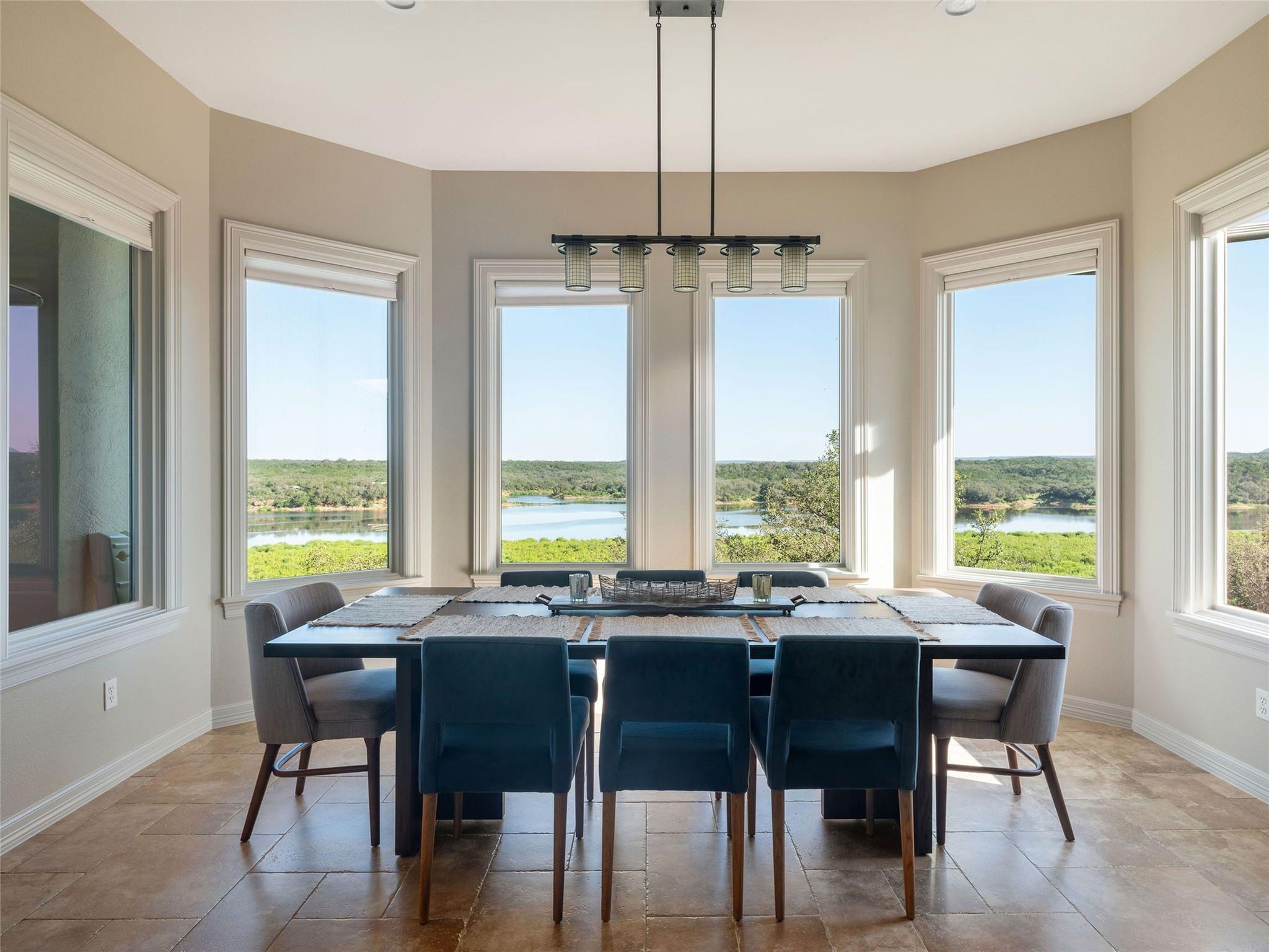 601 Wesley Ridge Dr, Spicewood, TX 78669