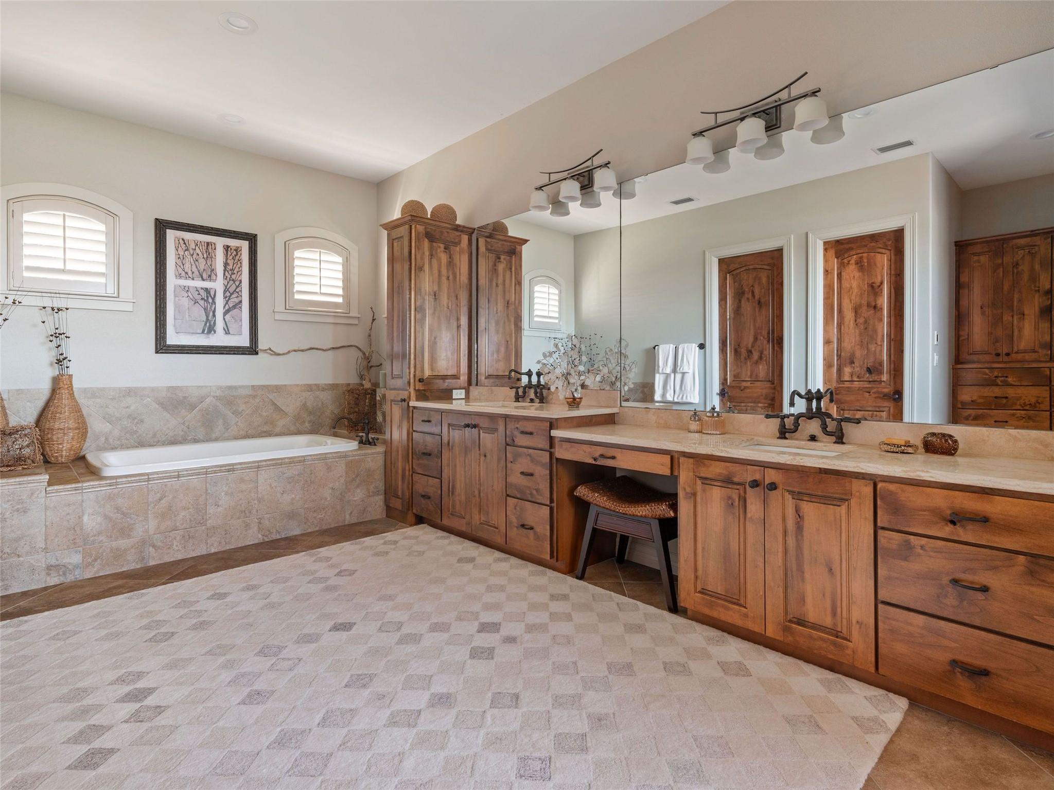 601 Wesley Ridge Dr, Spicewood, TX 78669