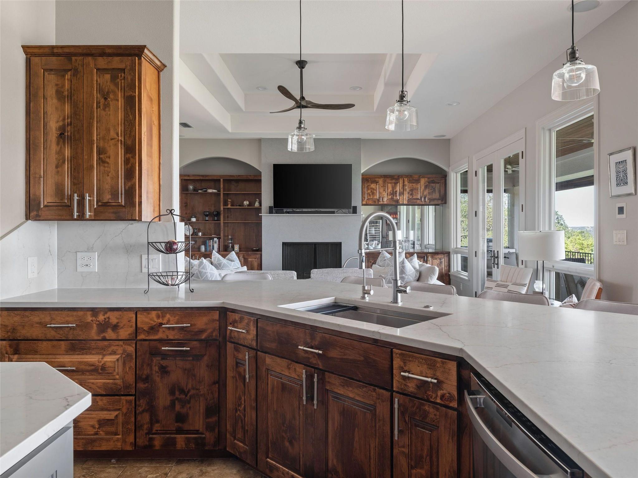 601 Wesley Ridge Dr, Spicewood, TX 78669