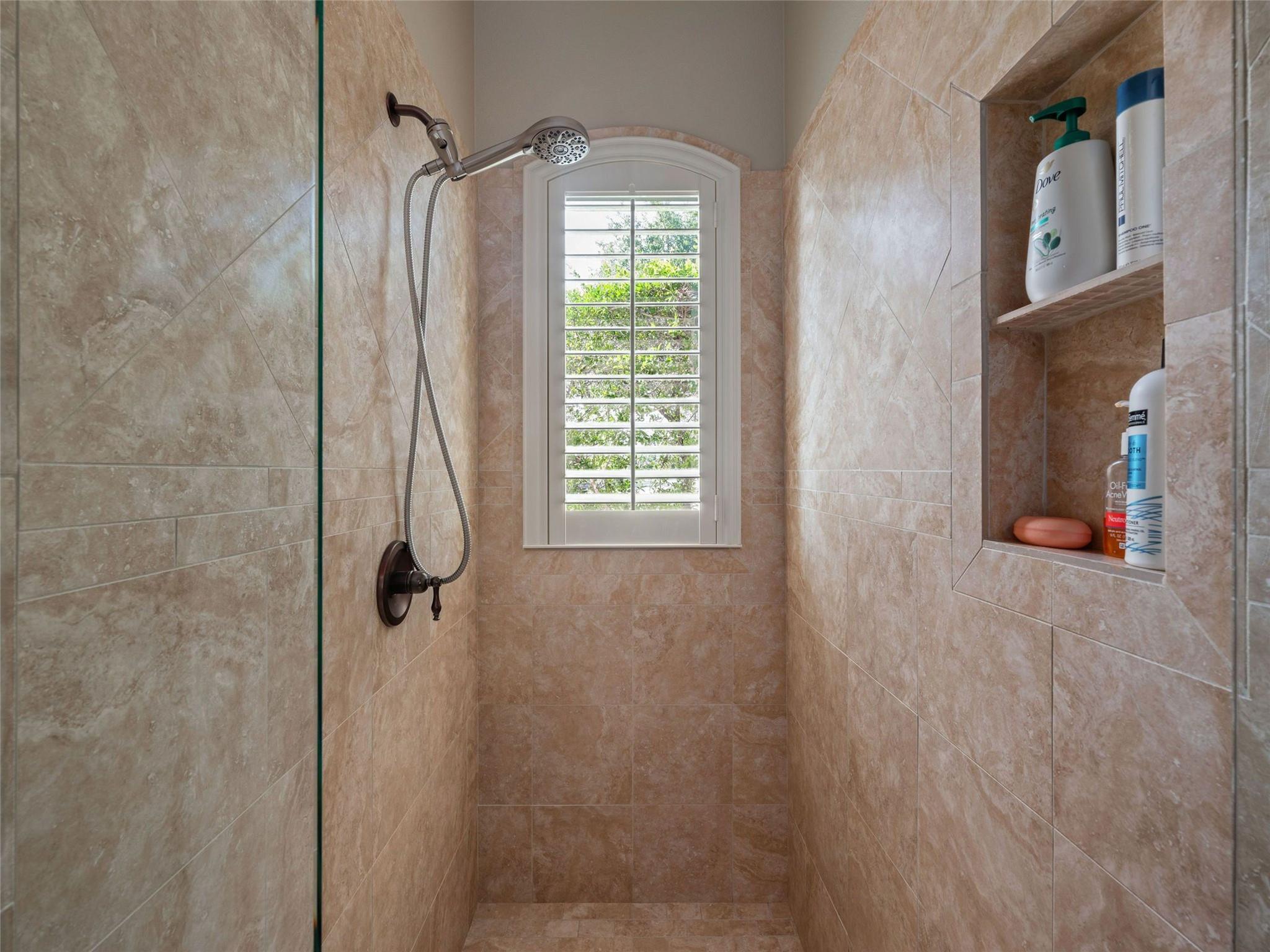 601 Wesley Ridge Dr, Spicewood, TX 78669