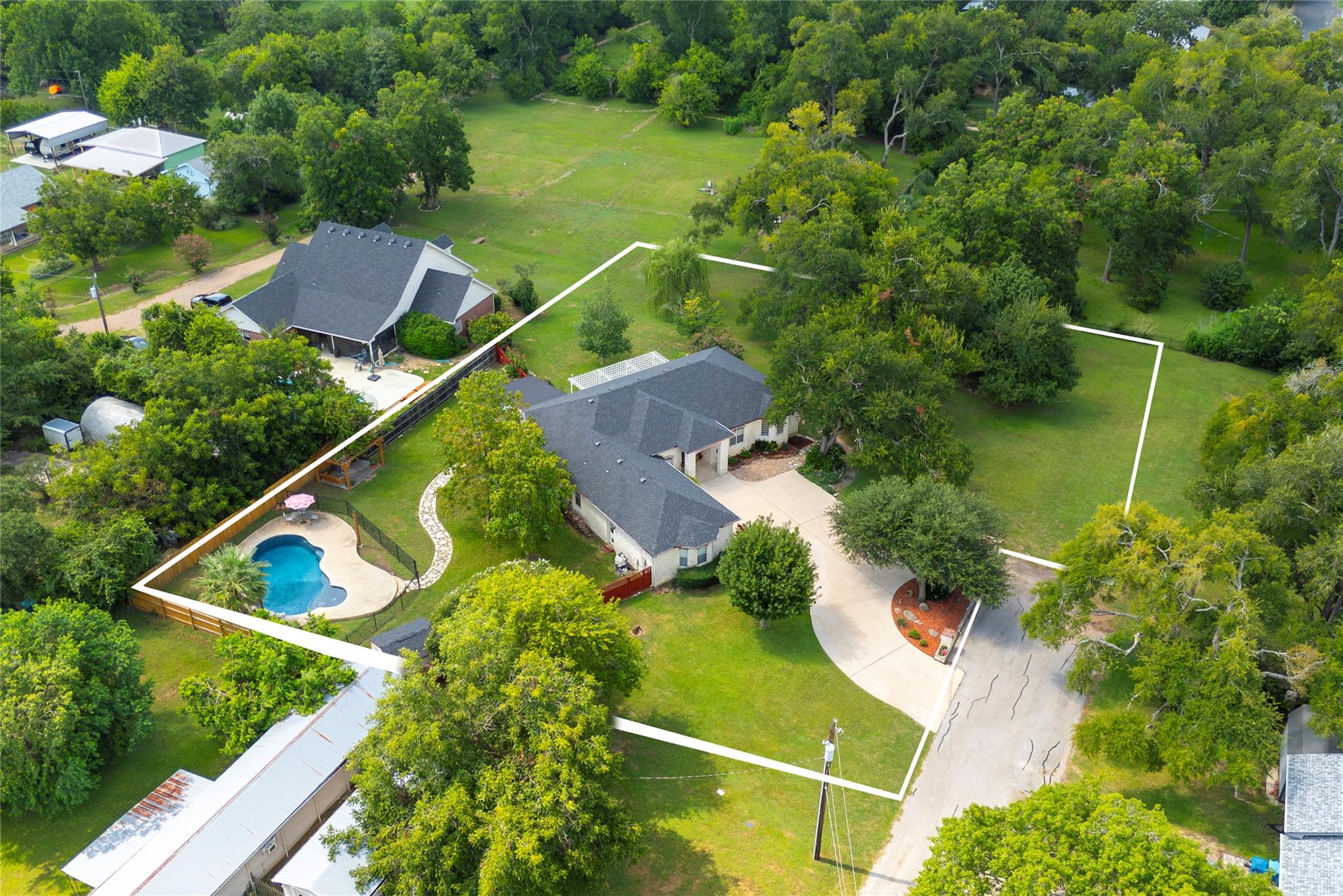 300 E 11th St, Elgin, TX 78621