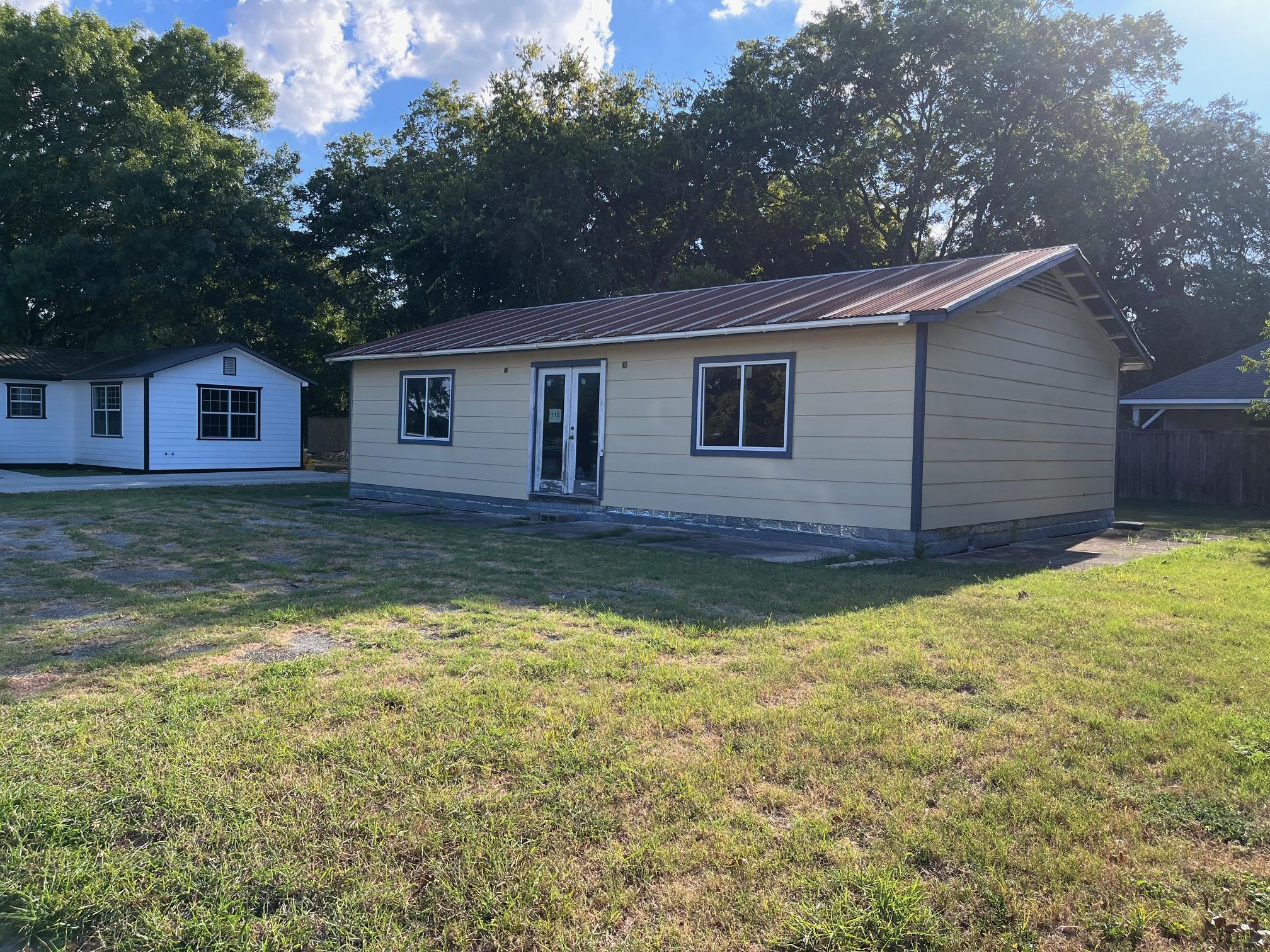 115 Guadalupe St, Lockhart, TX 78644