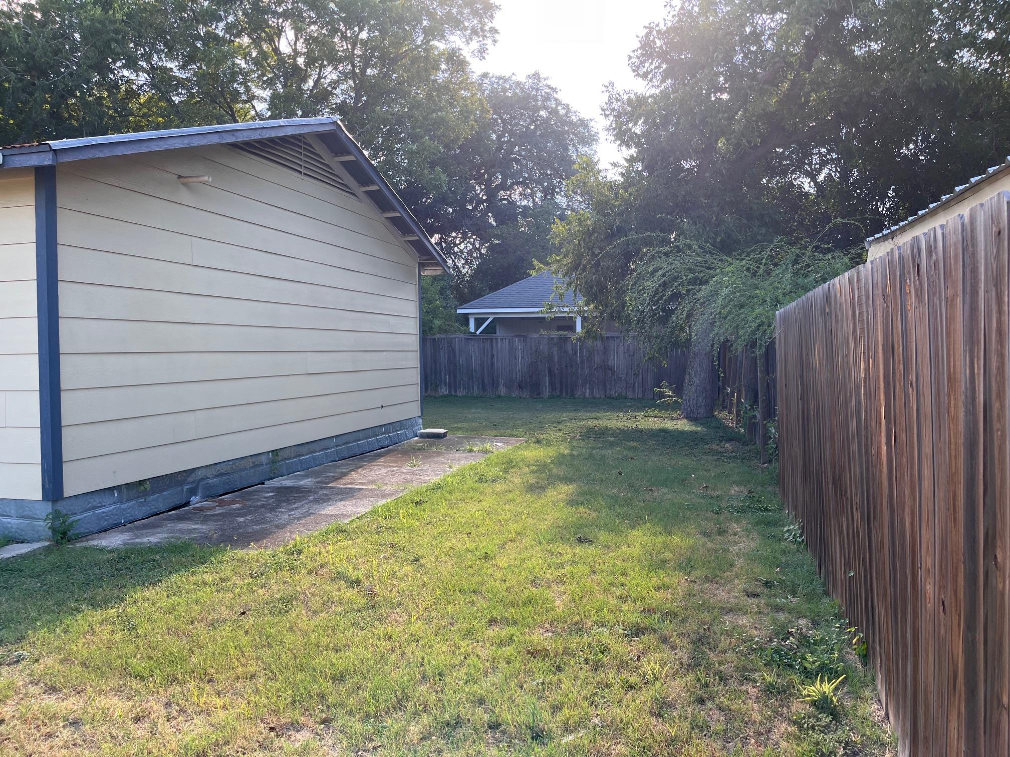 115 Guadalupe St, Lockhart, TX 78644