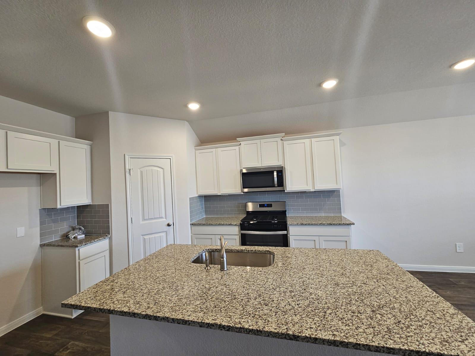 412 Aylor Way, Lockhart, TX 78644