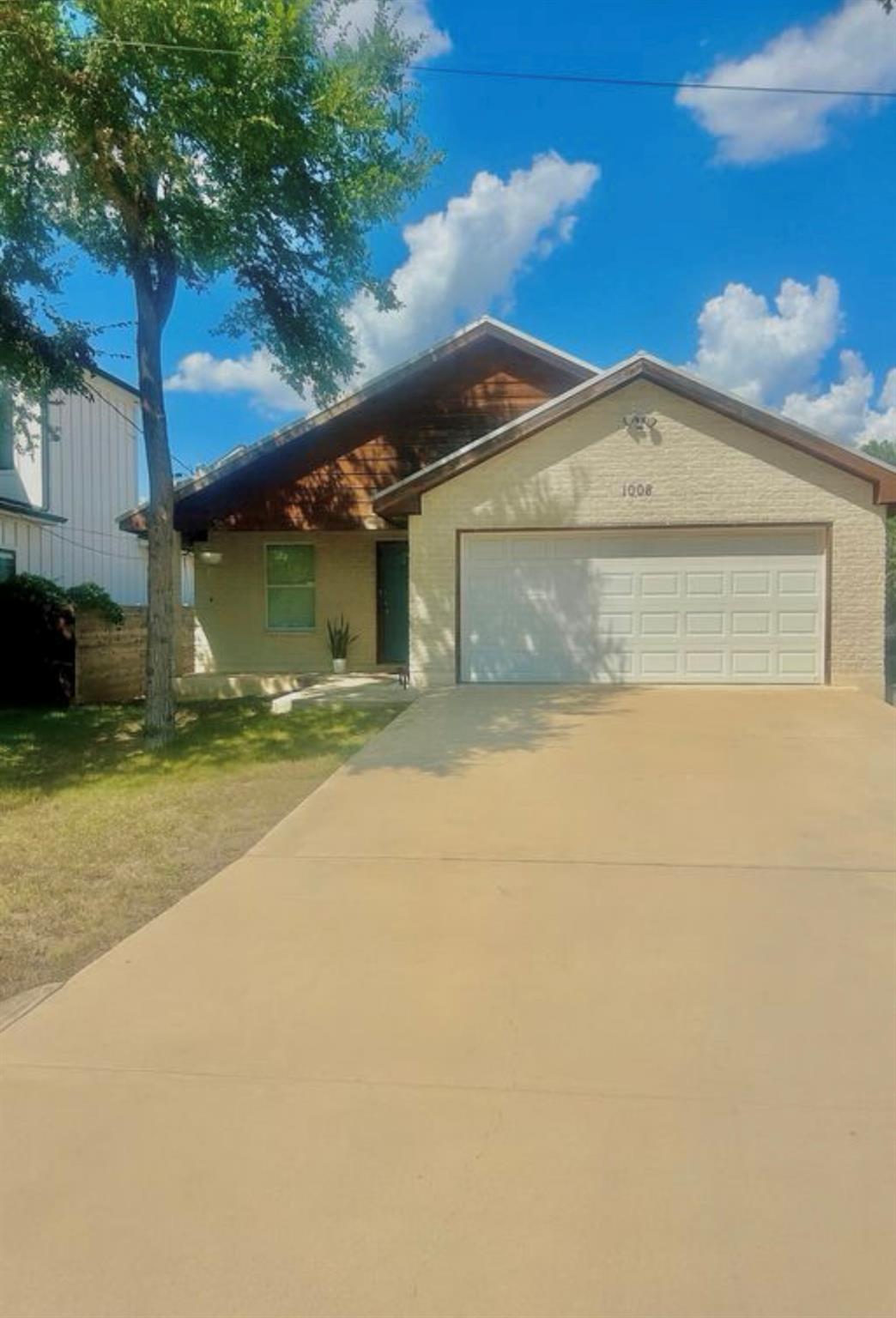 1008 N Bishop St, San Marcos, TX 78666