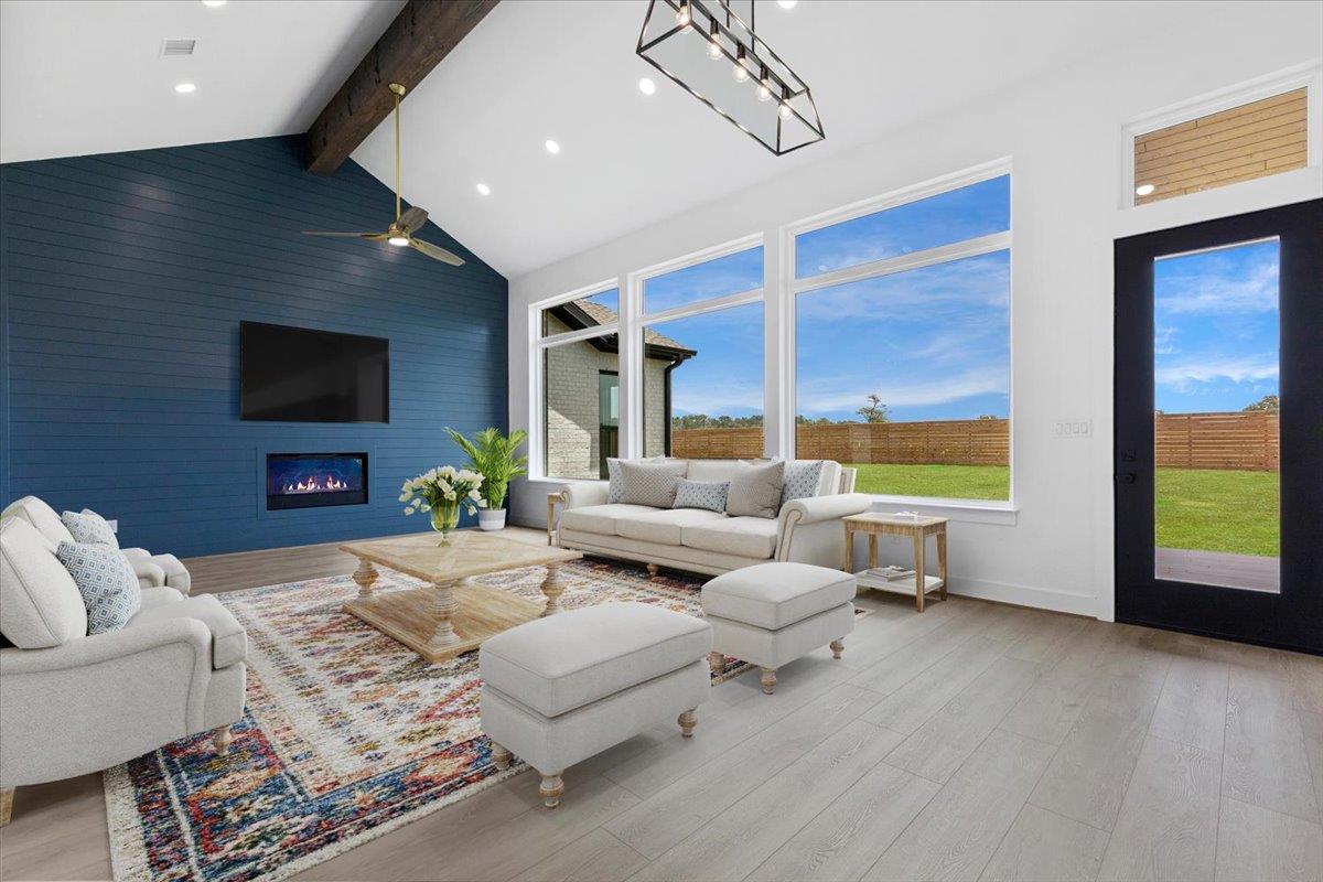 259 Hydrangea Dr, Smithville, TX 78957