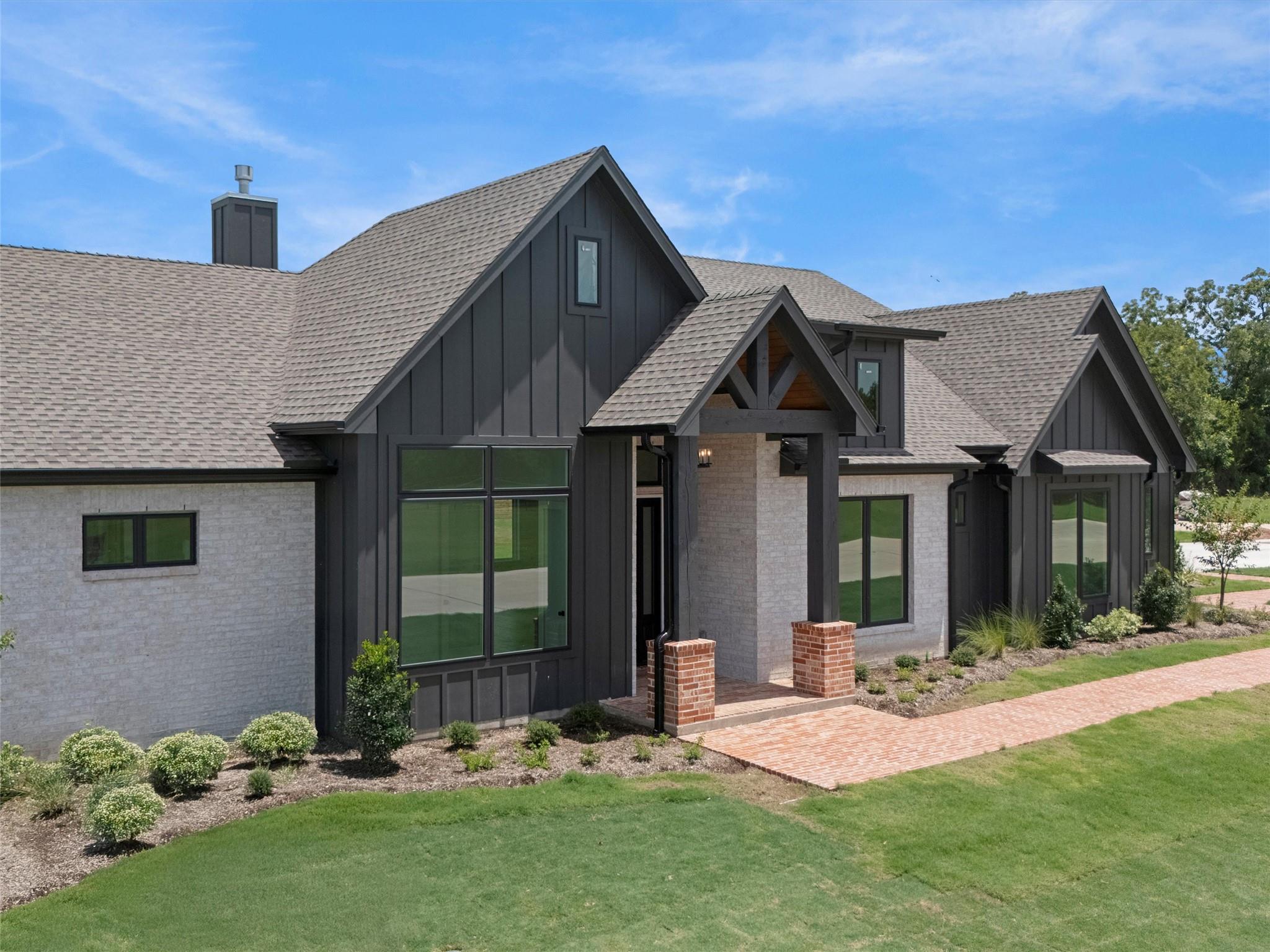 259 Hydrangea Dr, Smithville, TX 78957