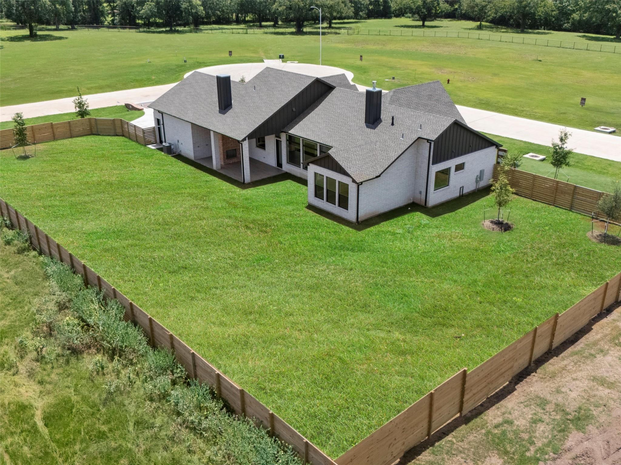 259 Hydrangea Dr, Smithville, TX 78957