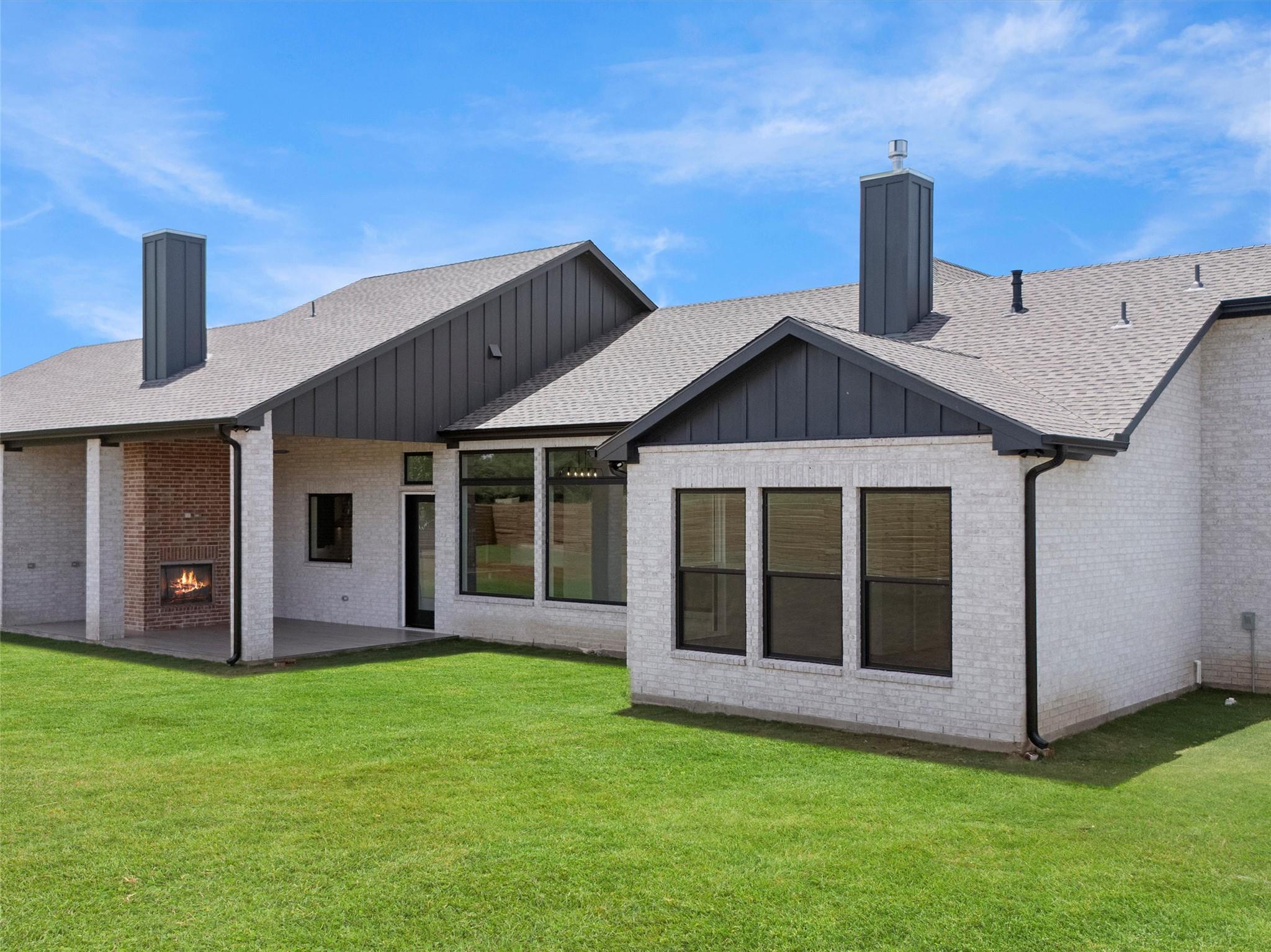 259 Hydrangea Dr, Smithville, TX 78957