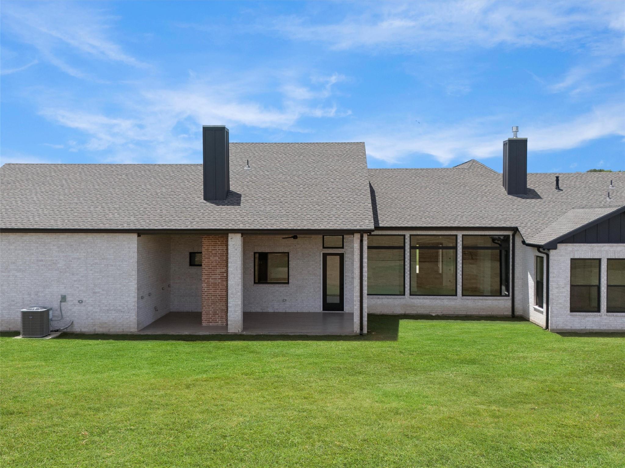 259 Hydrangea Dr, Smithville, TX 78957