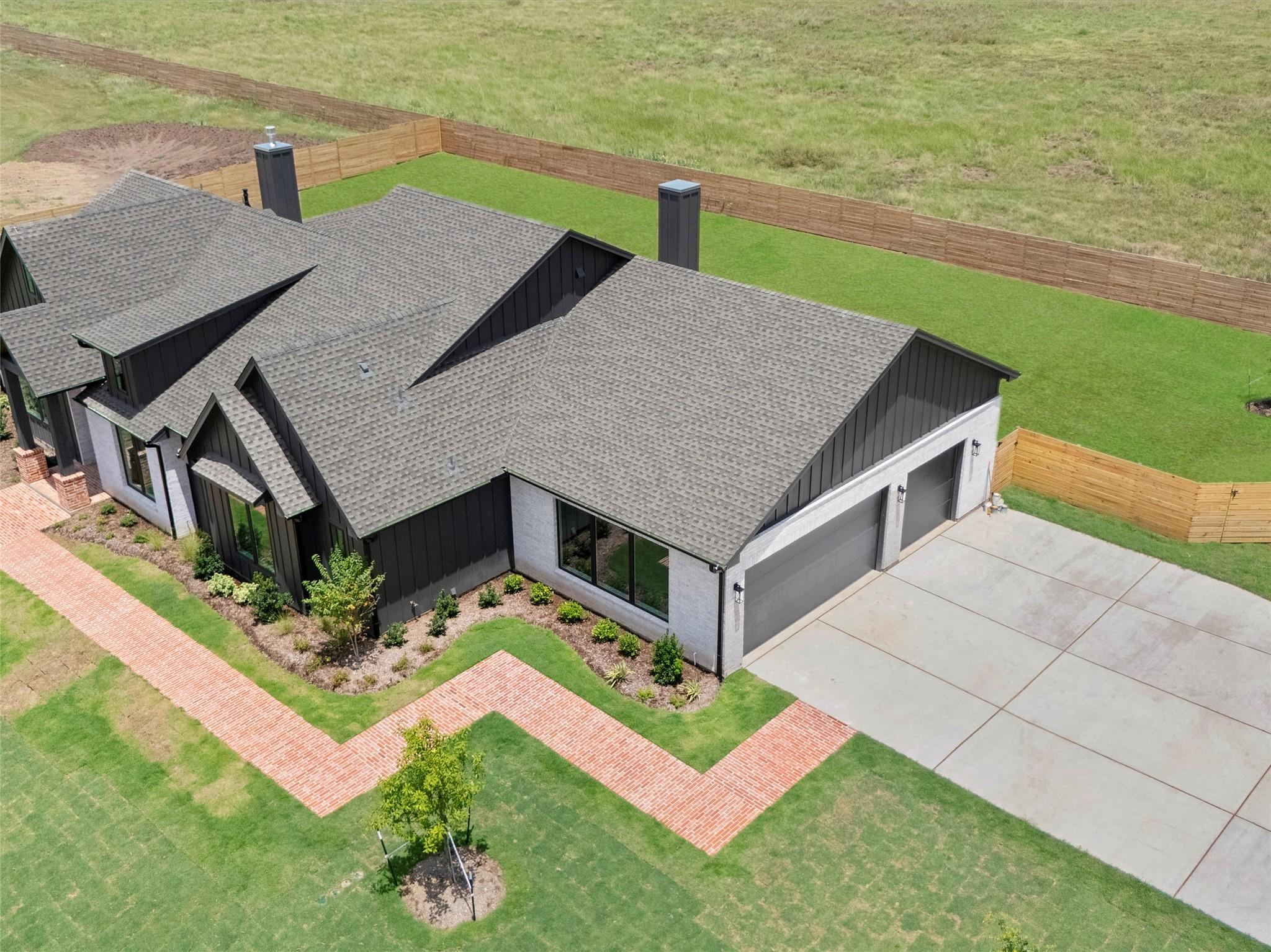 259 Hydrangea Dr, Smithville, TX 78957